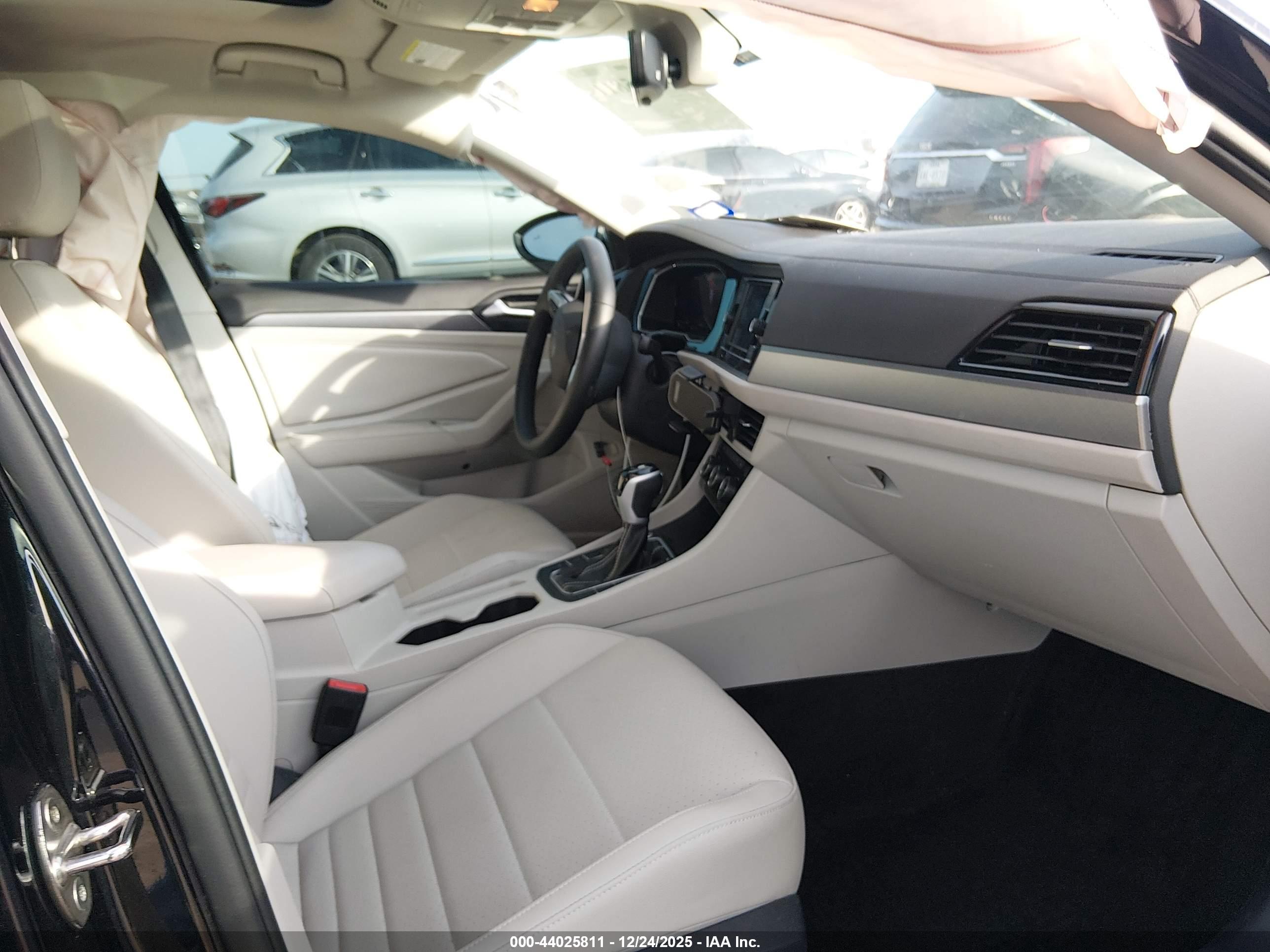 VOLKSWAGEN JETTA image 5