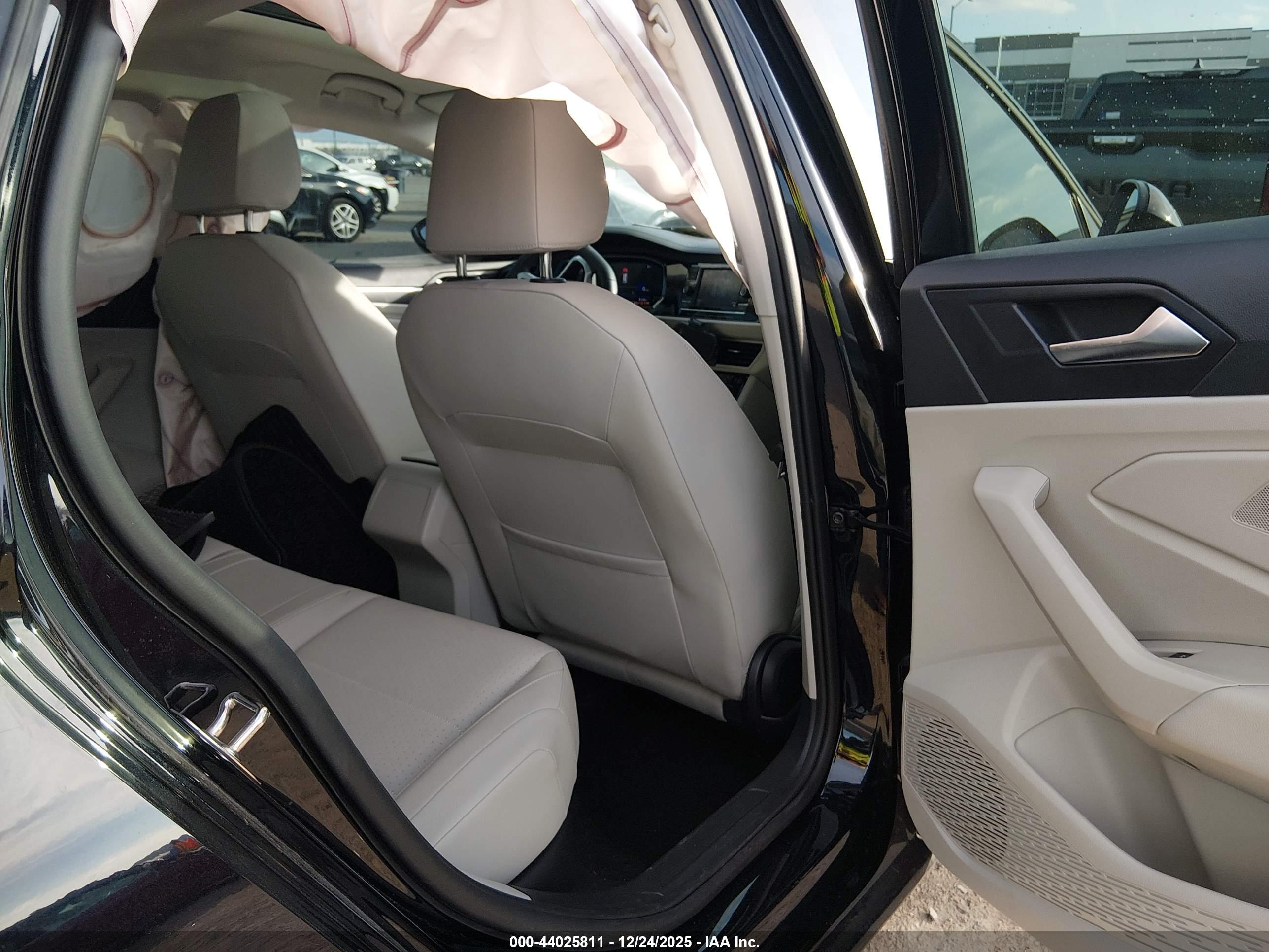VOLKSWAGEN JETTA image 8