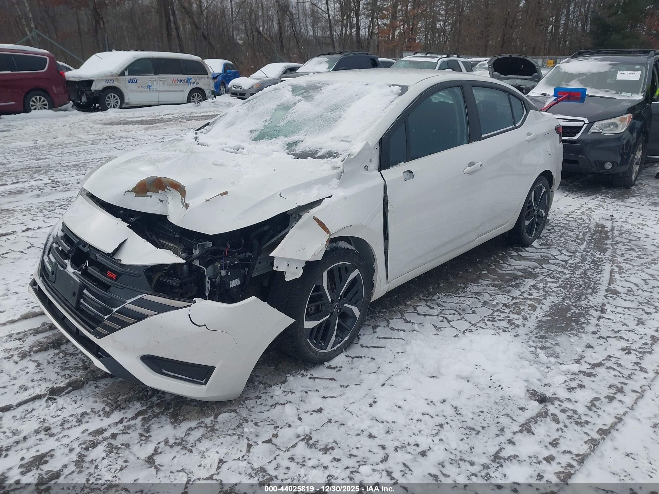 NISSAN VERSA image 2
