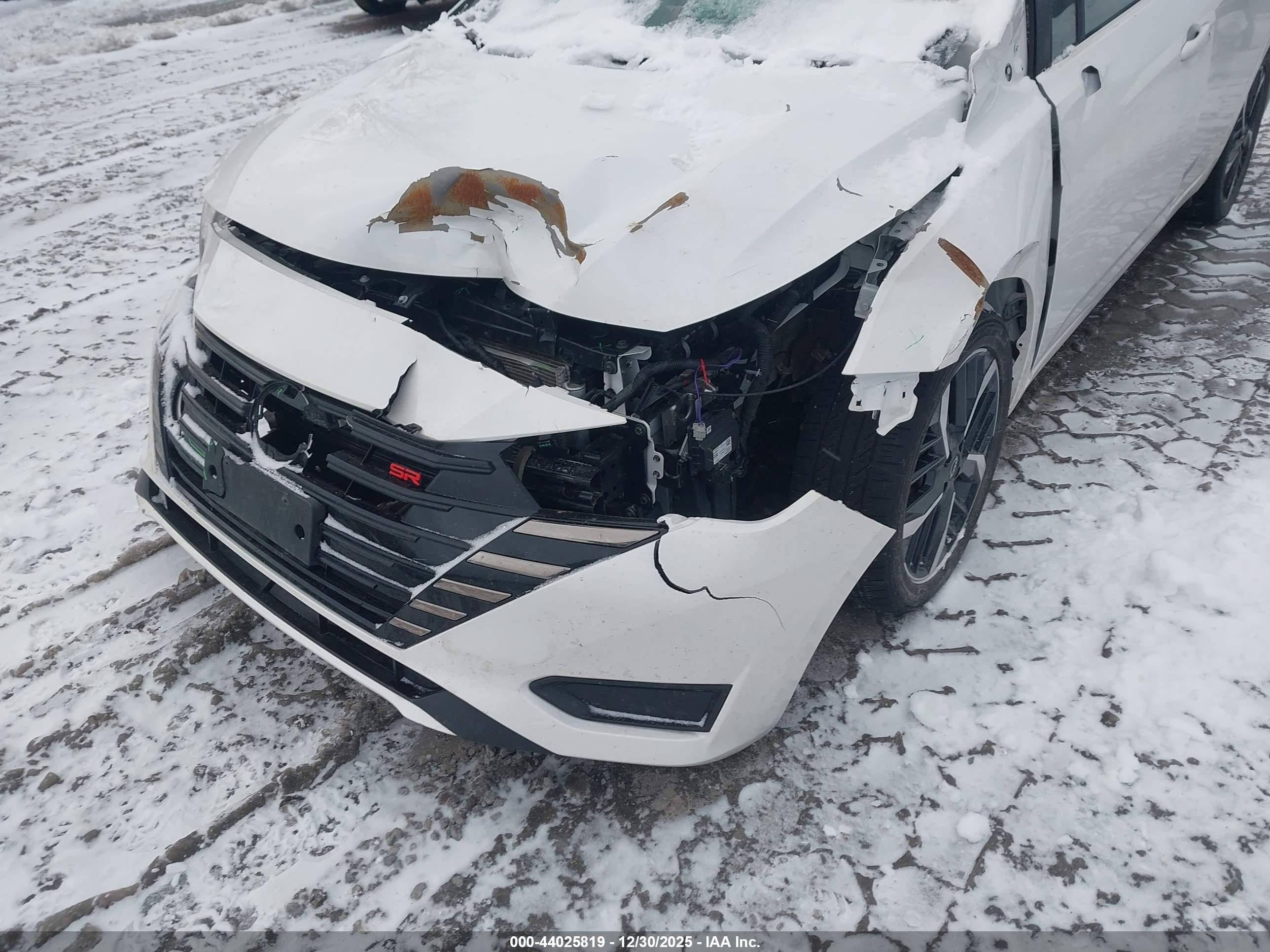 NISSAN VERSA image 6