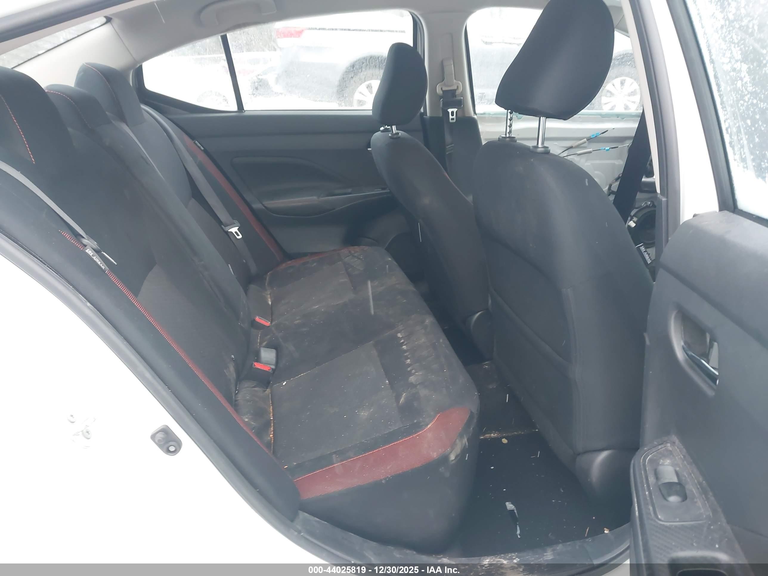 NISSAN VERSA image 8