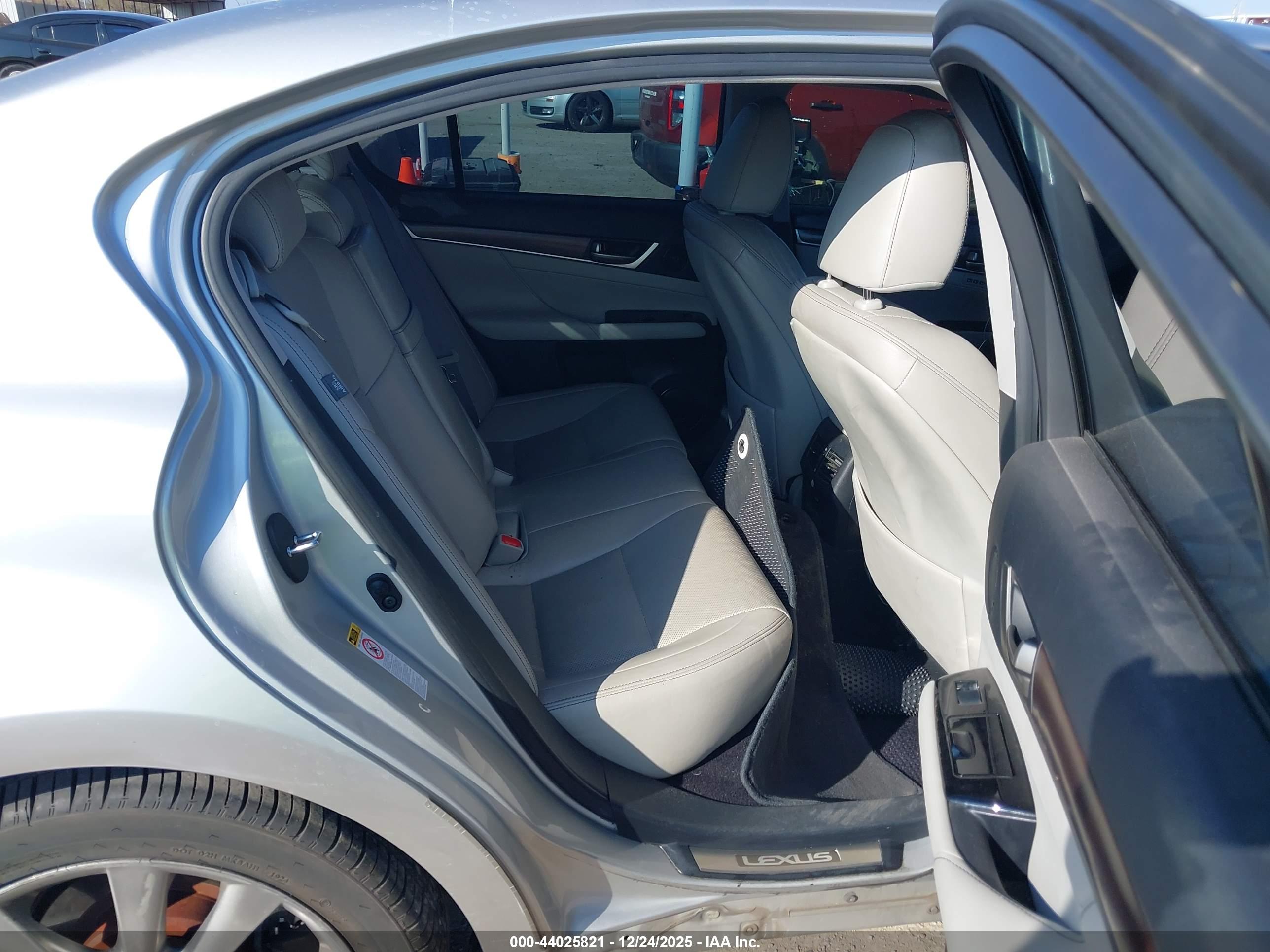 LEXUS GS image 8