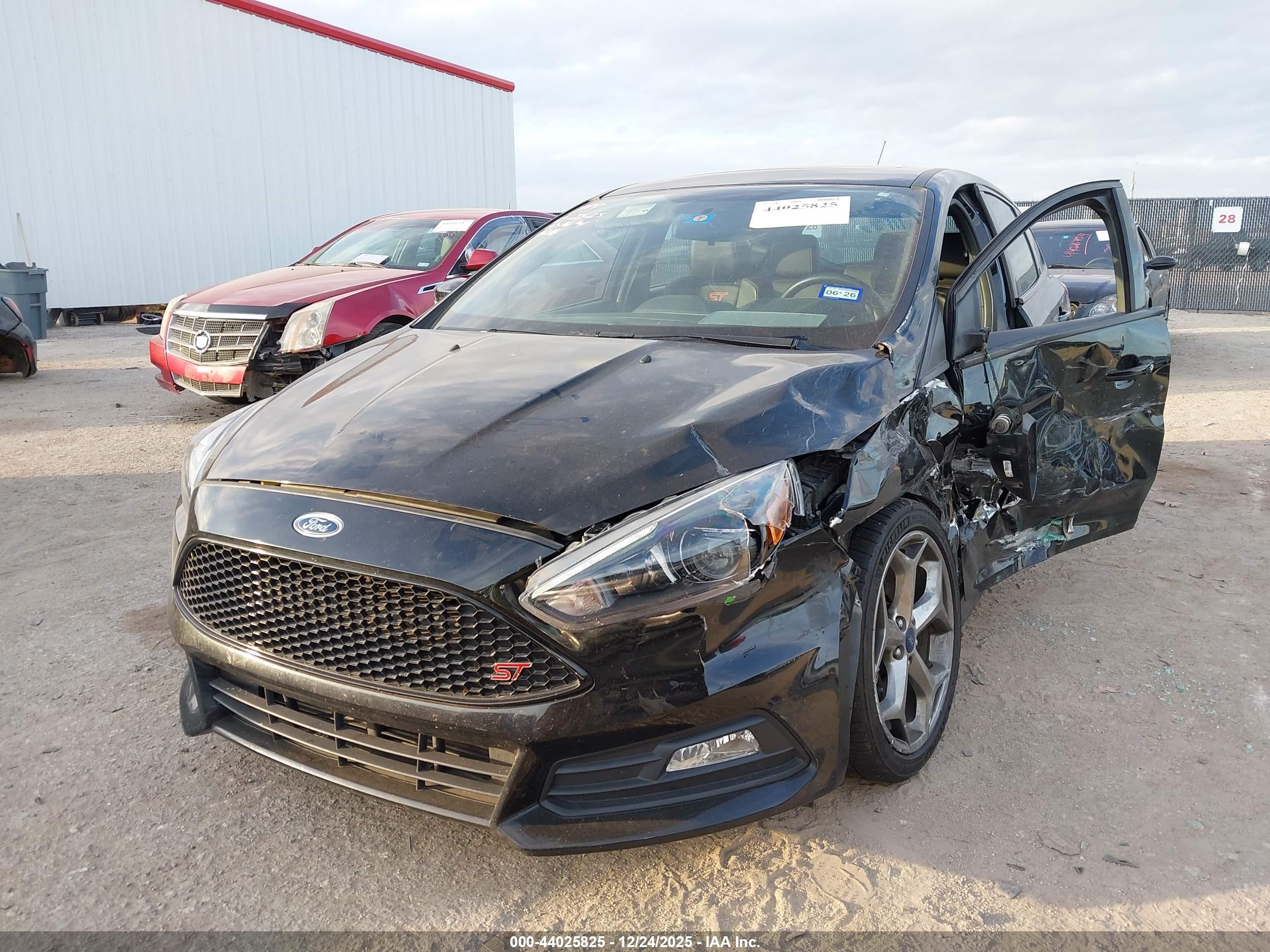 FORD FOCUS image 2