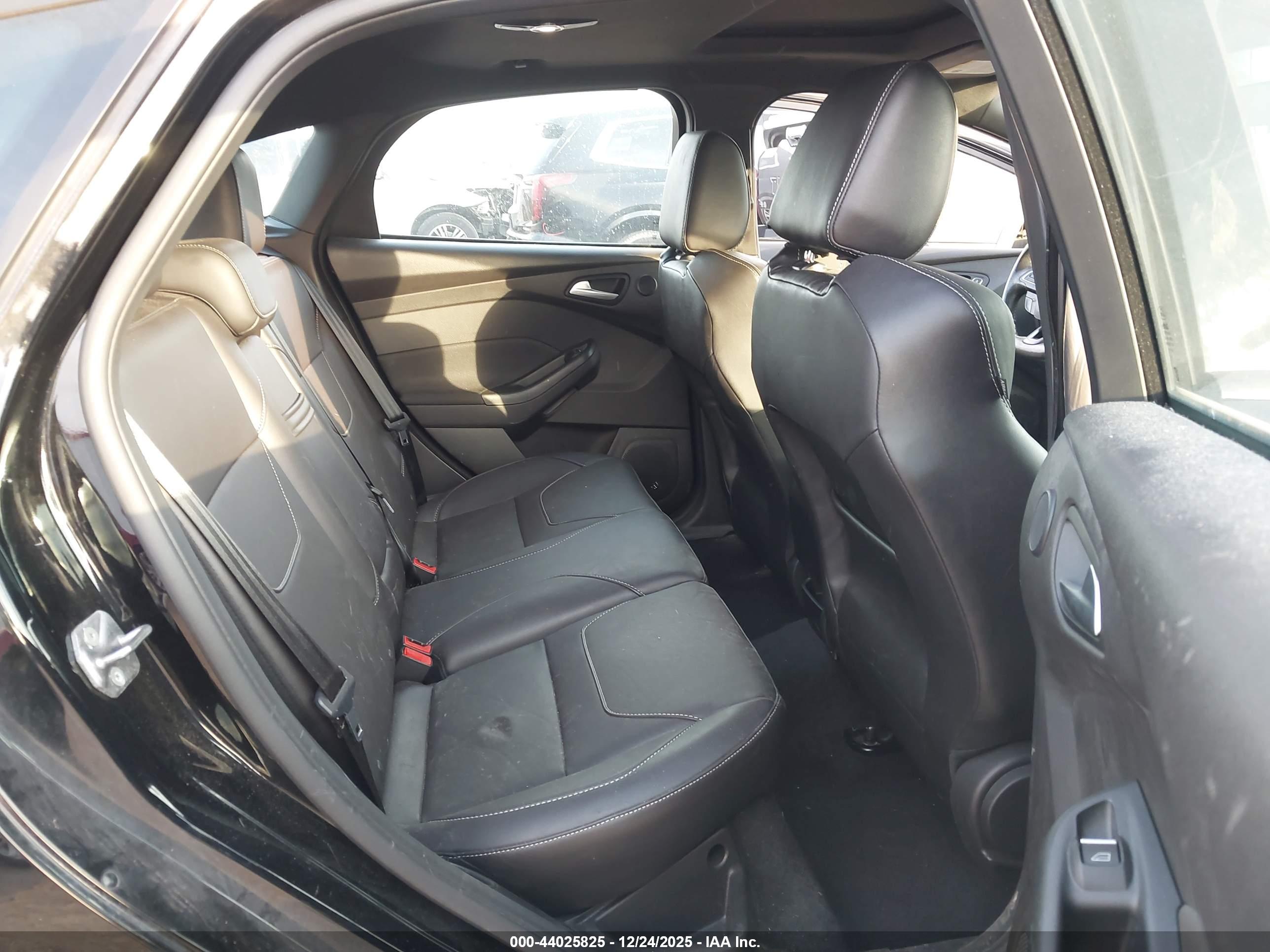 FORD FOCUS image 8