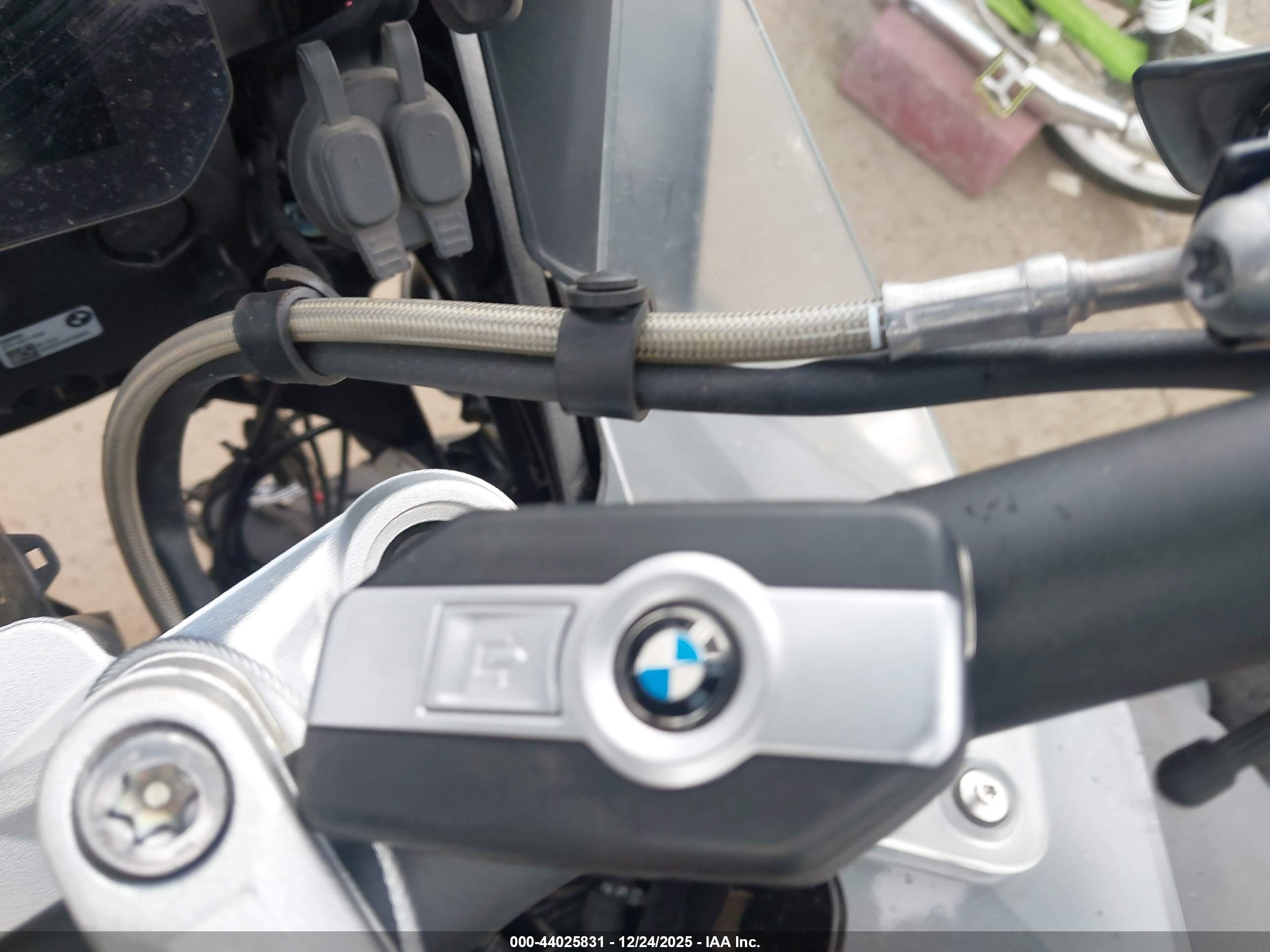 BMW R image 11