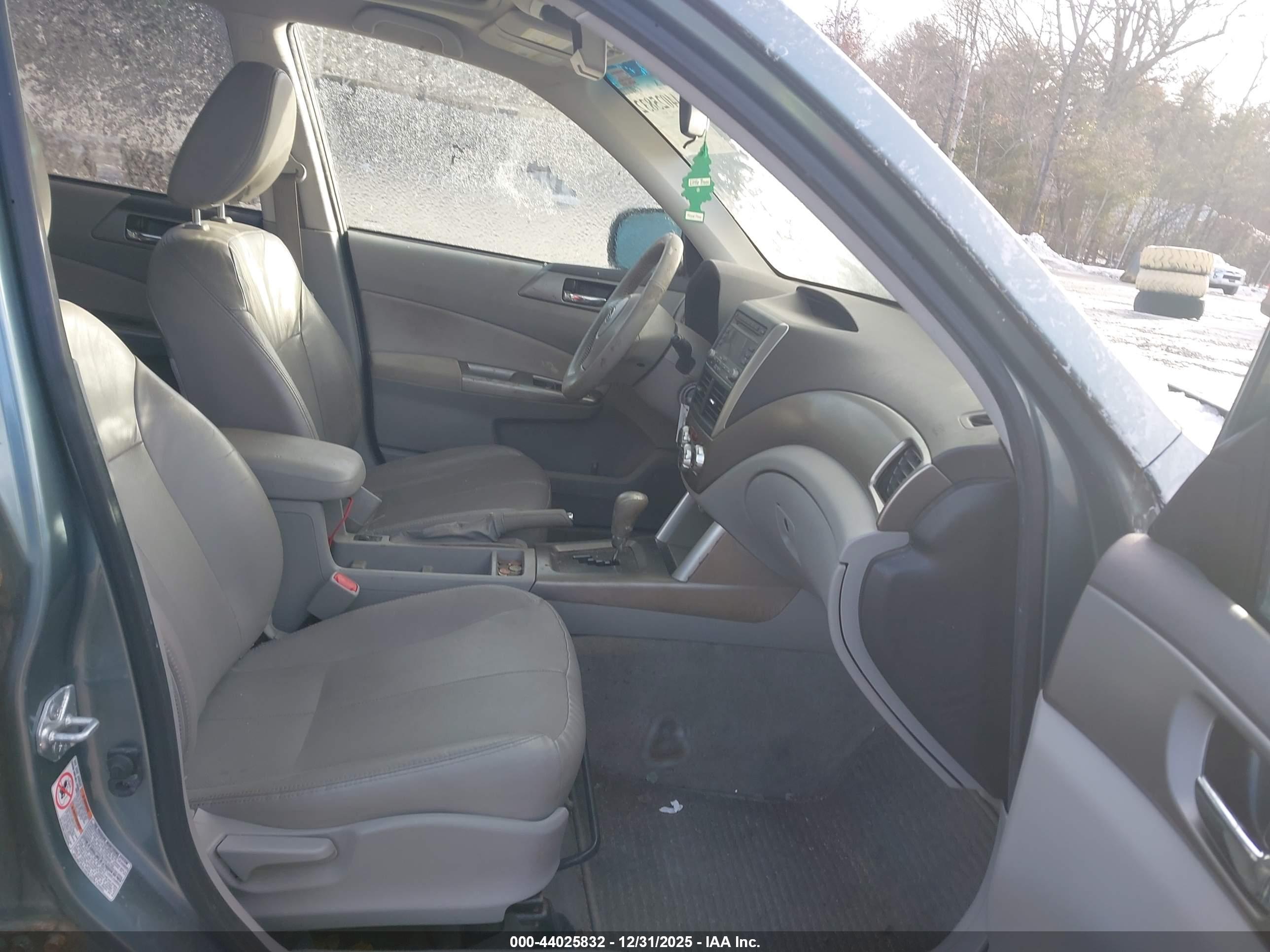 SUBARU FORESTER image 5