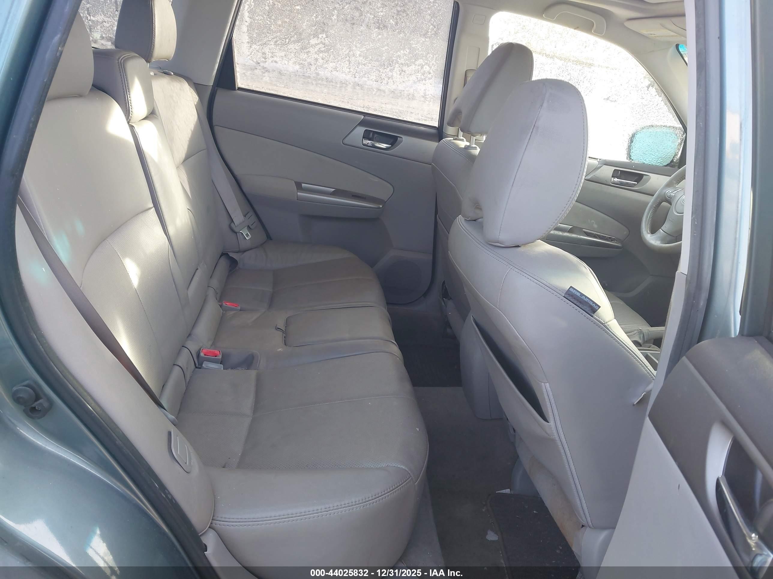 SUBARU FORESTER image 8