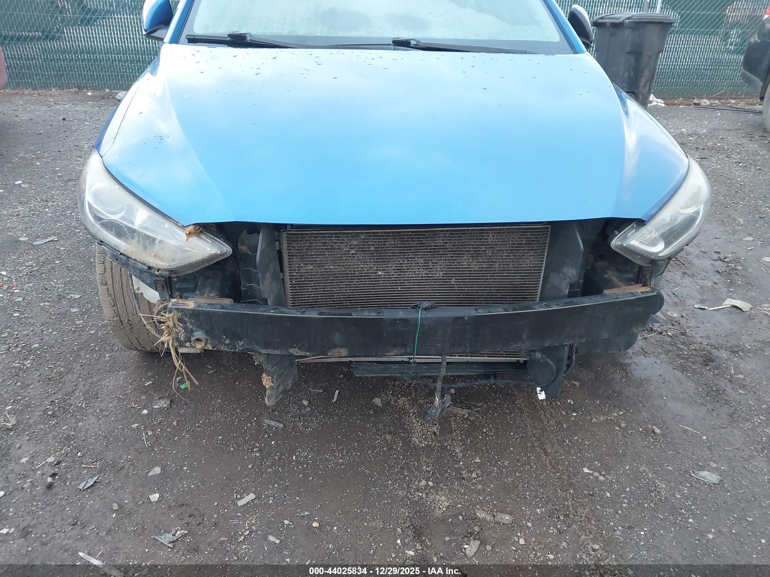 HYUNDAI ELANTRA image 6