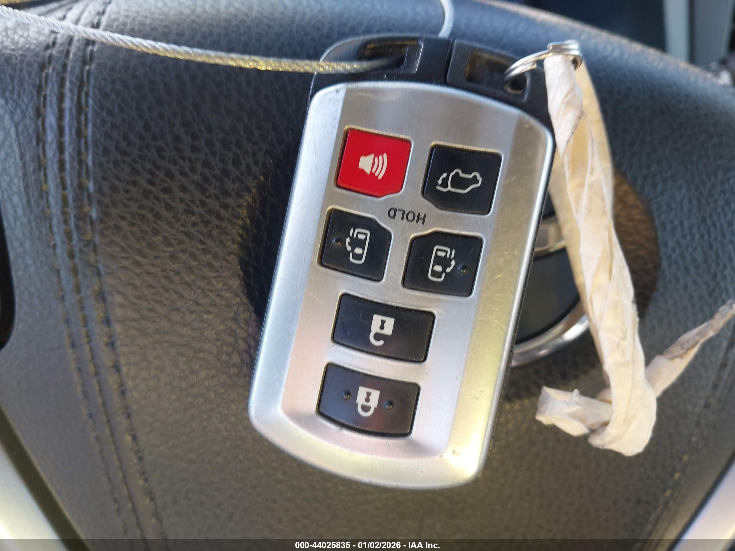 TOYOTA SIENNA image 11