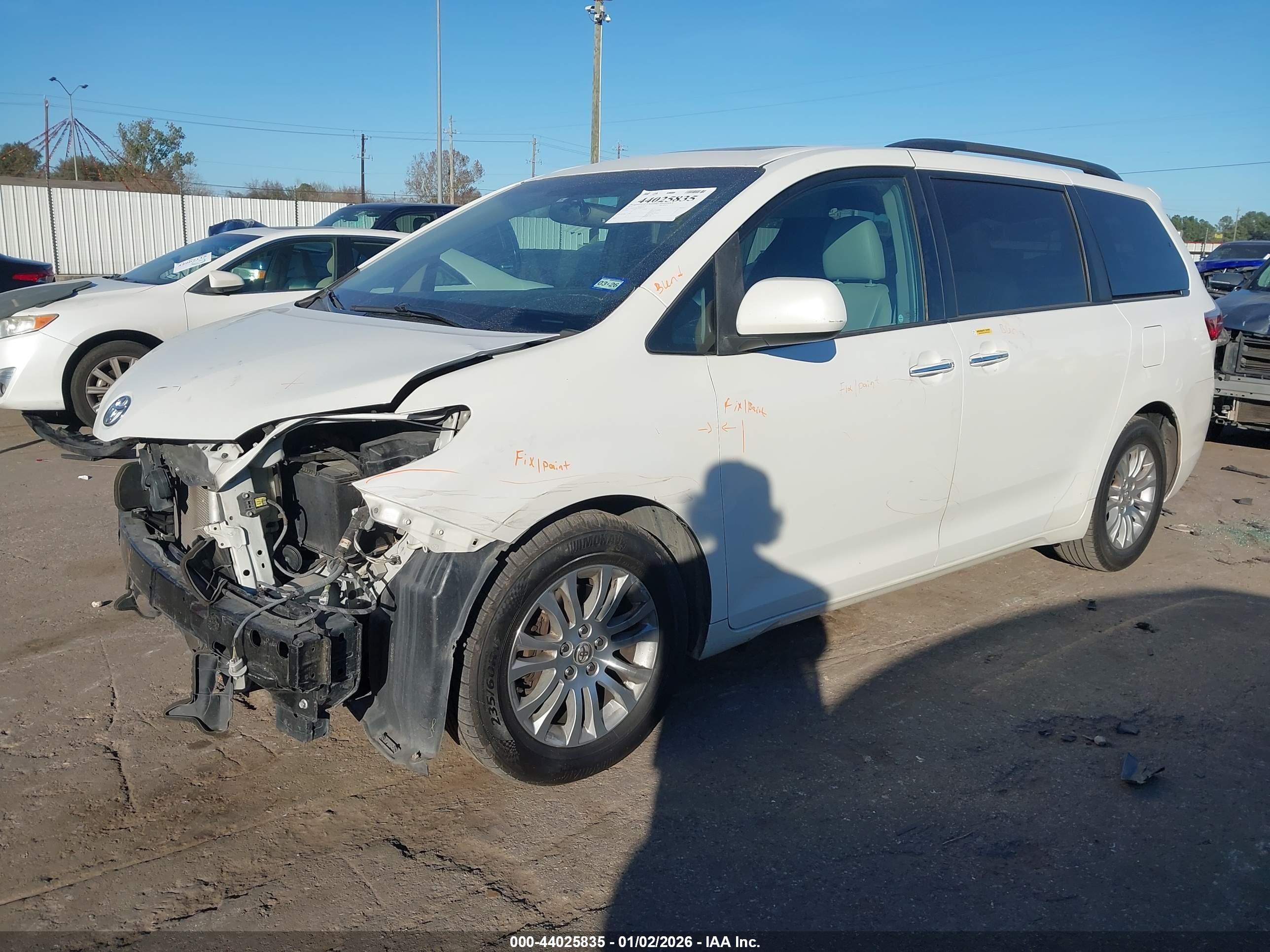 TOYOTA SIENNA image 2