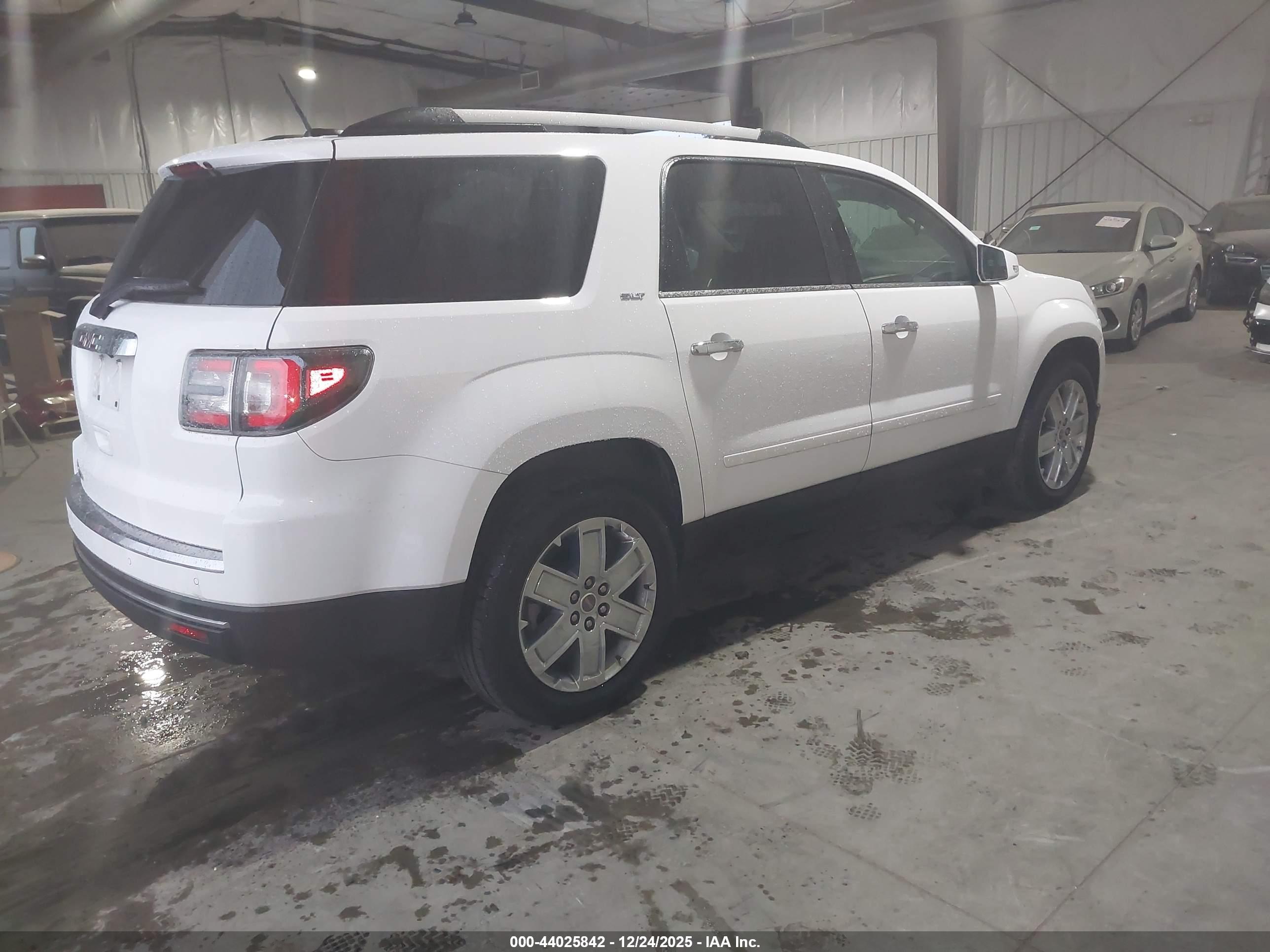 GMC ACADIA image 4