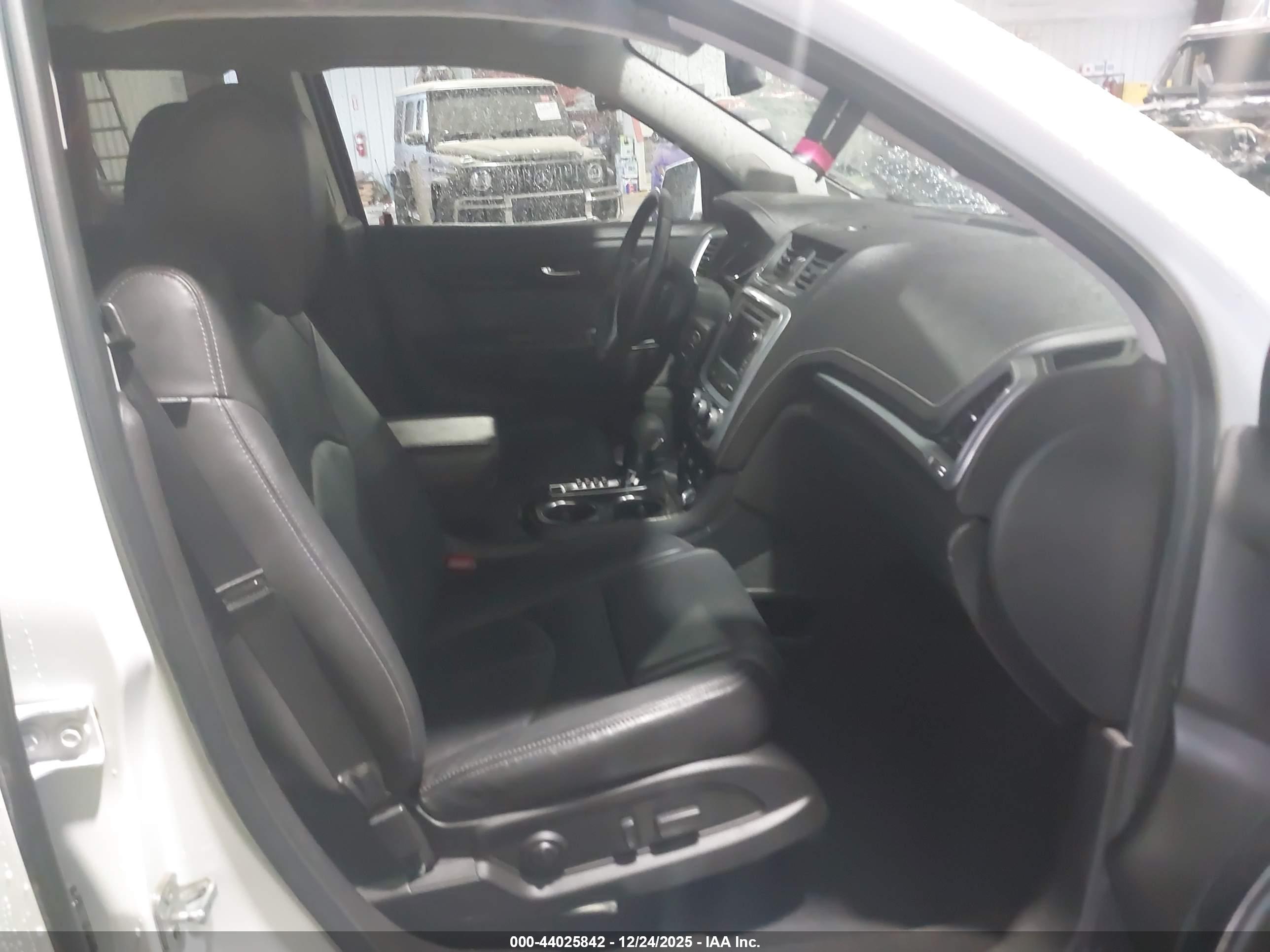 GMC ACADIA image 5