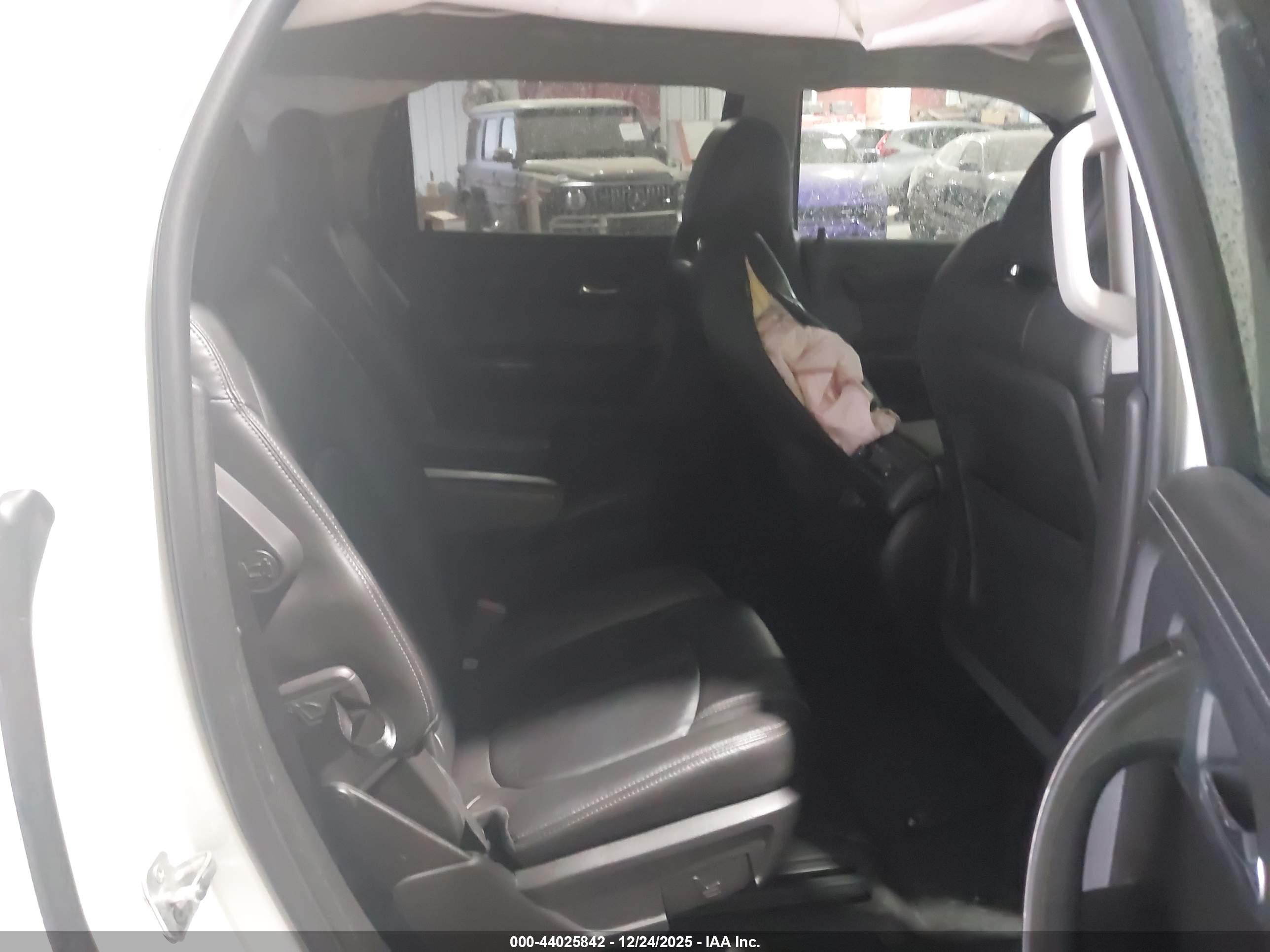 GMC ACADIA image 8