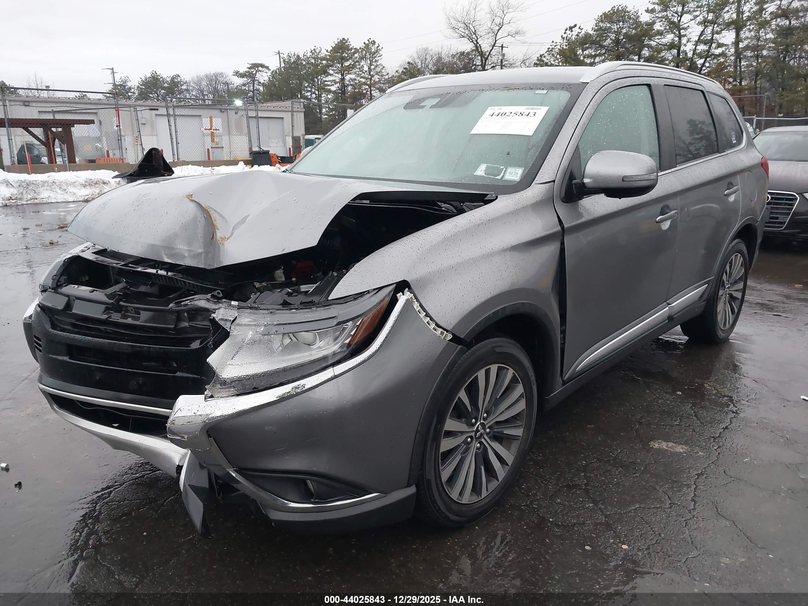 MITSUBISHI OUTLANDER image 2