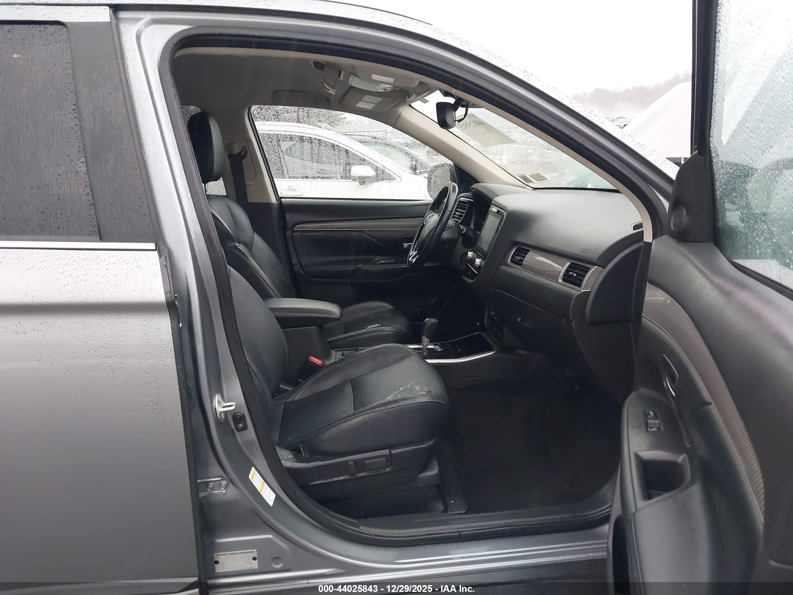 MITSUBISHI OUTLANDER image 5