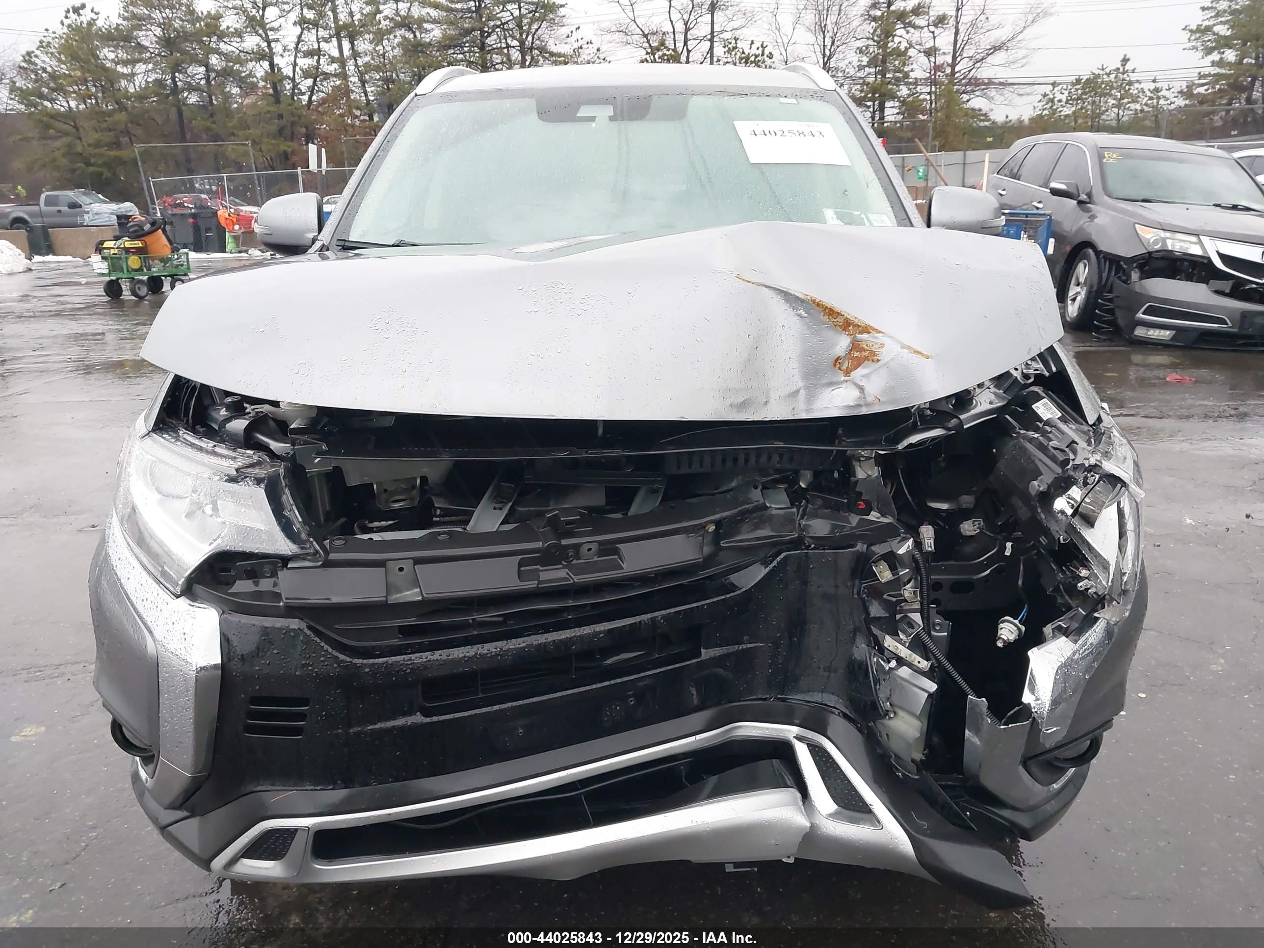 MITSUBISHI OUTLANDER image 6