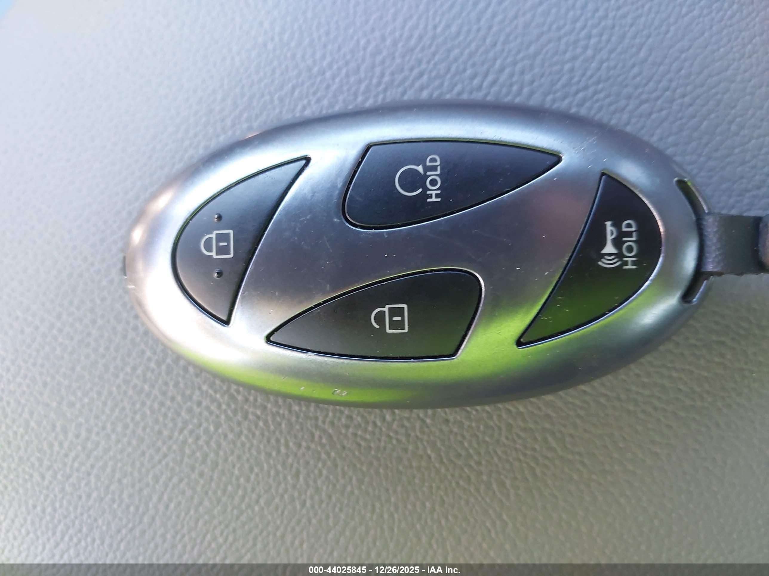 HYUNDAI ELANTRA image 11