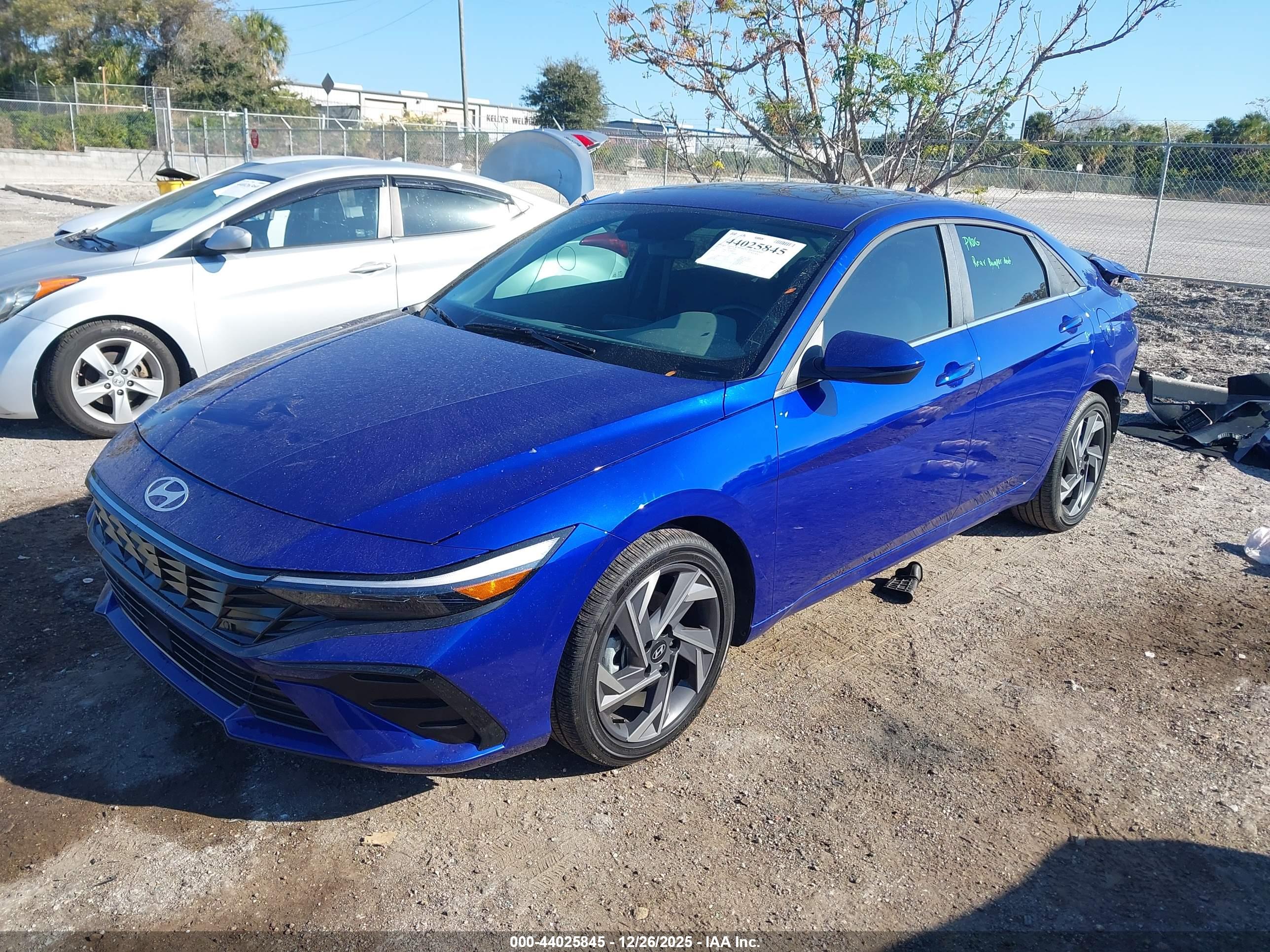 HYUNDAI ELANTRA image 2