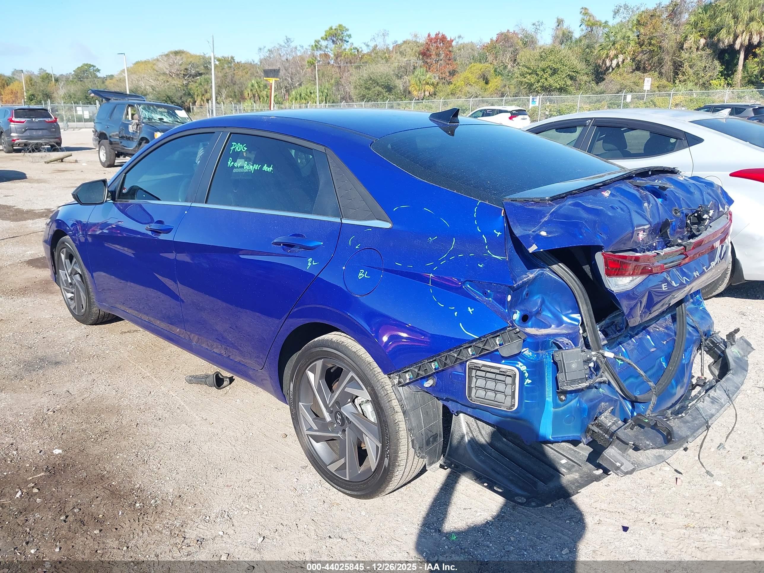 HYUNDAI ELANTRA image 3