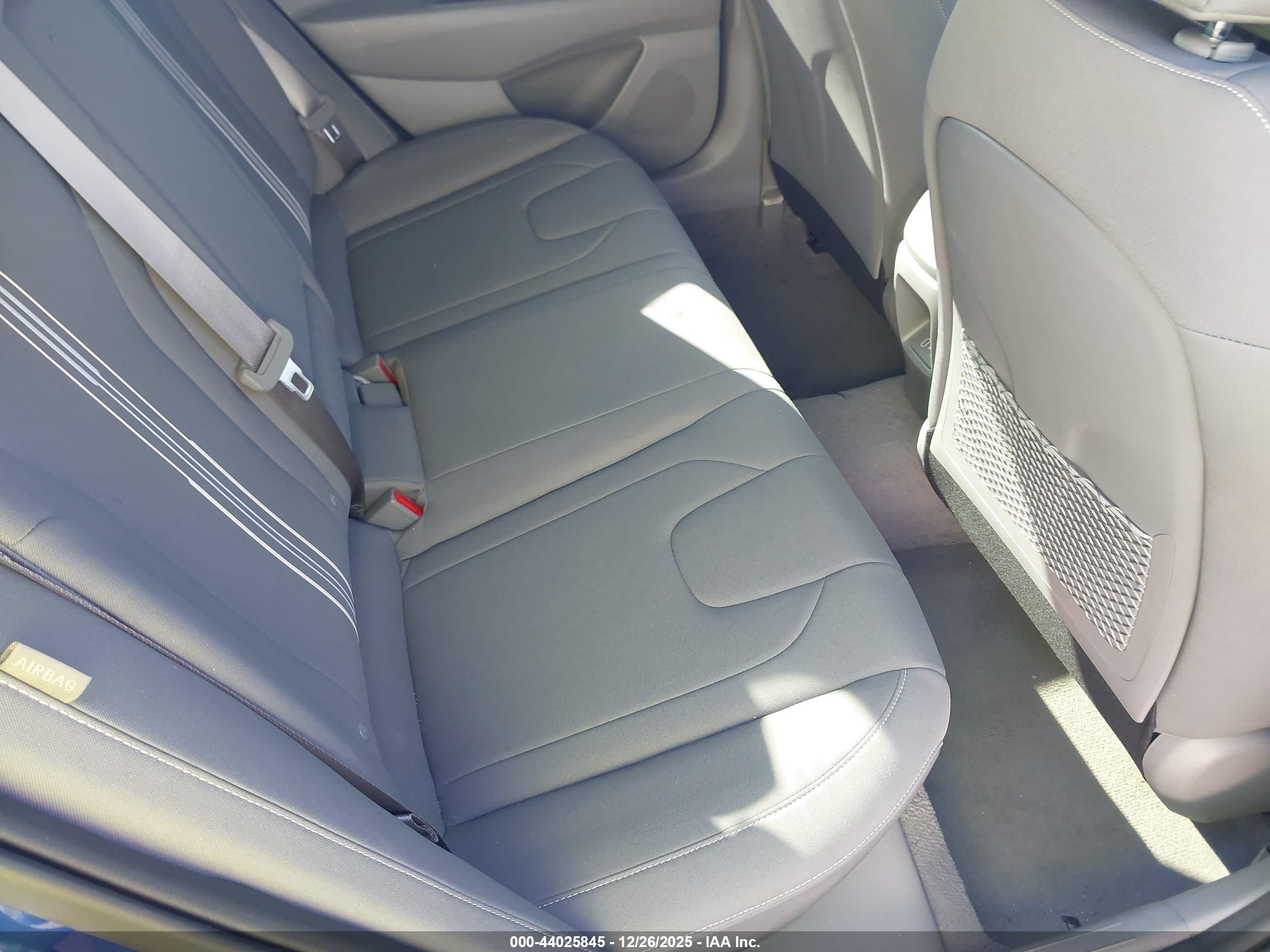 HYUNDAI ELANTRA image 8