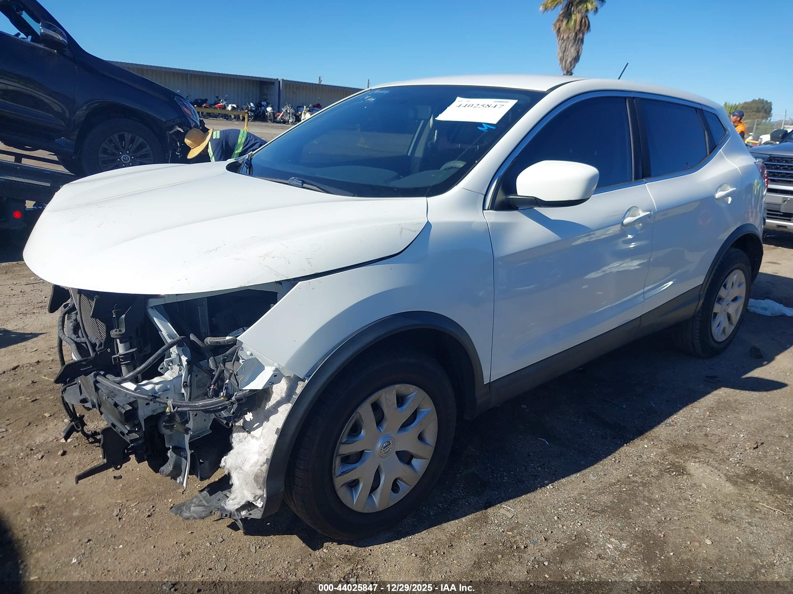 NISSAN ROGUE image 2