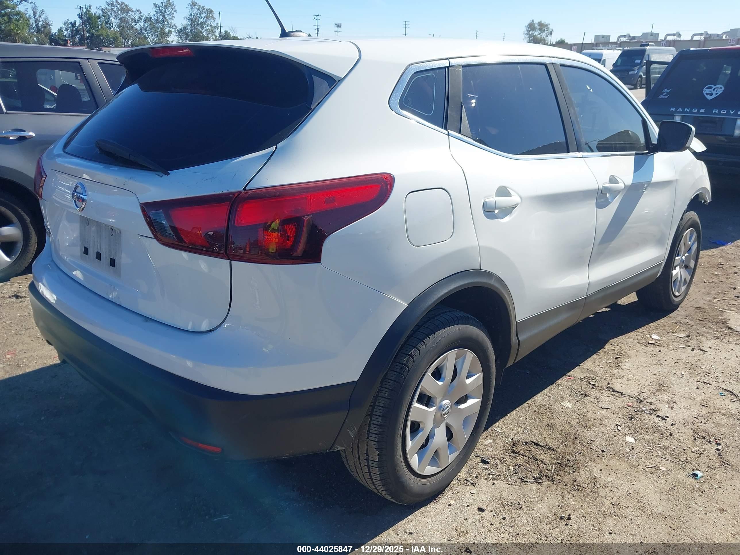 NISSAN ROGUE image 4
