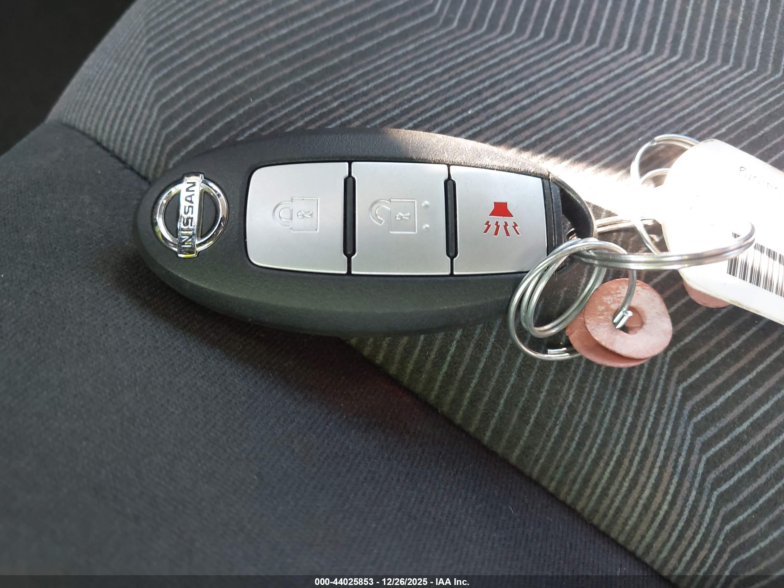 NISSAN ROGUE image 11