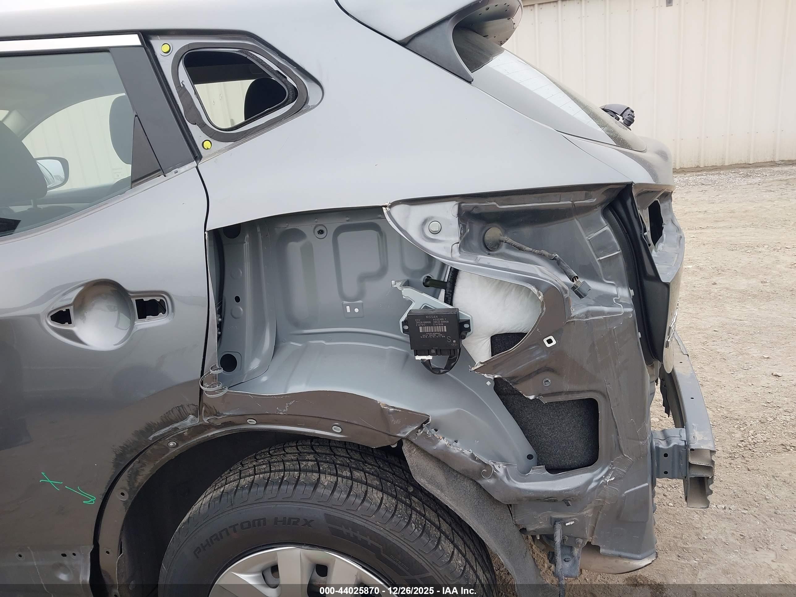NISSAN ROGUE image 6