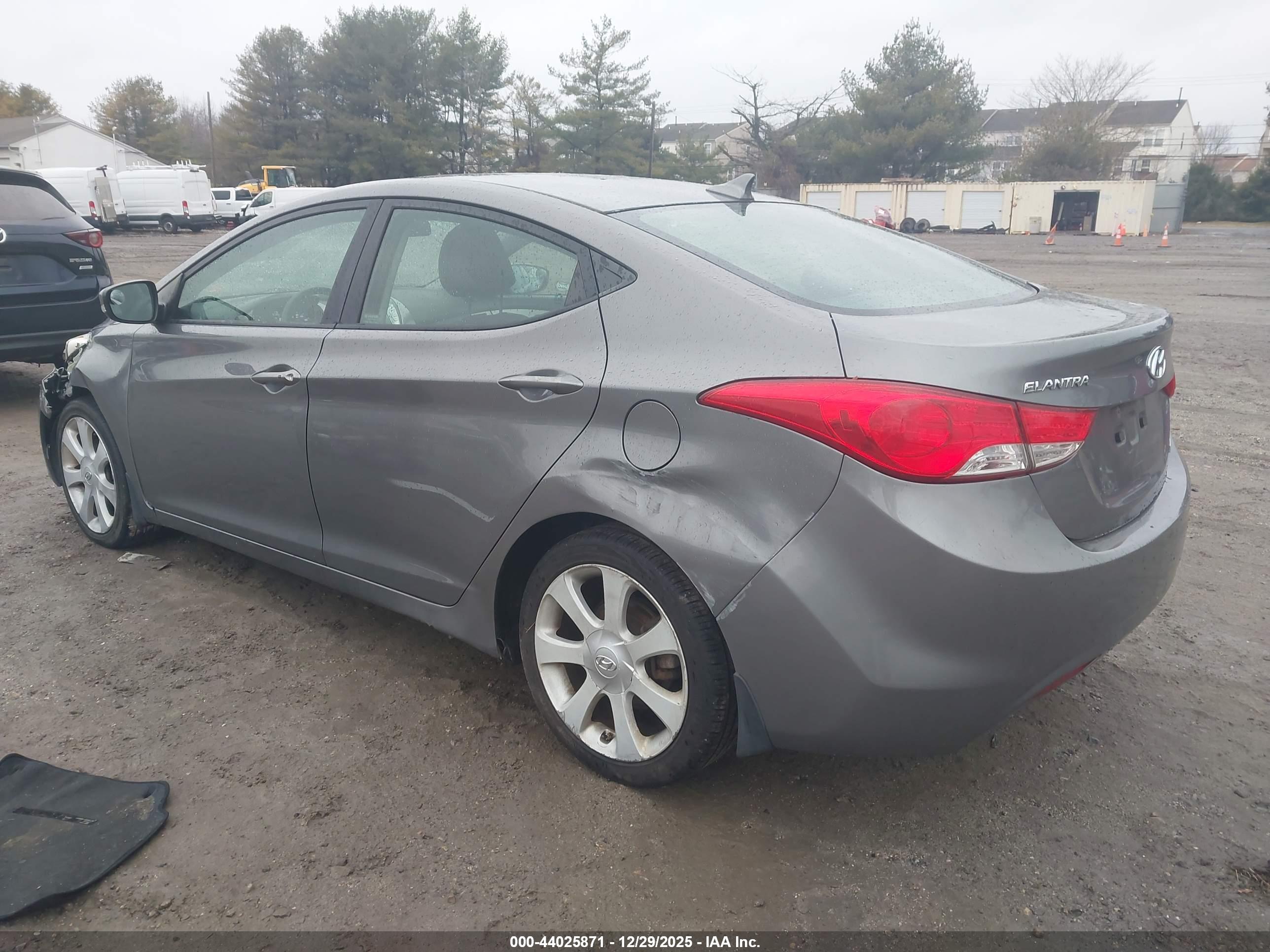 HYUNDAI ELANTRA image 3