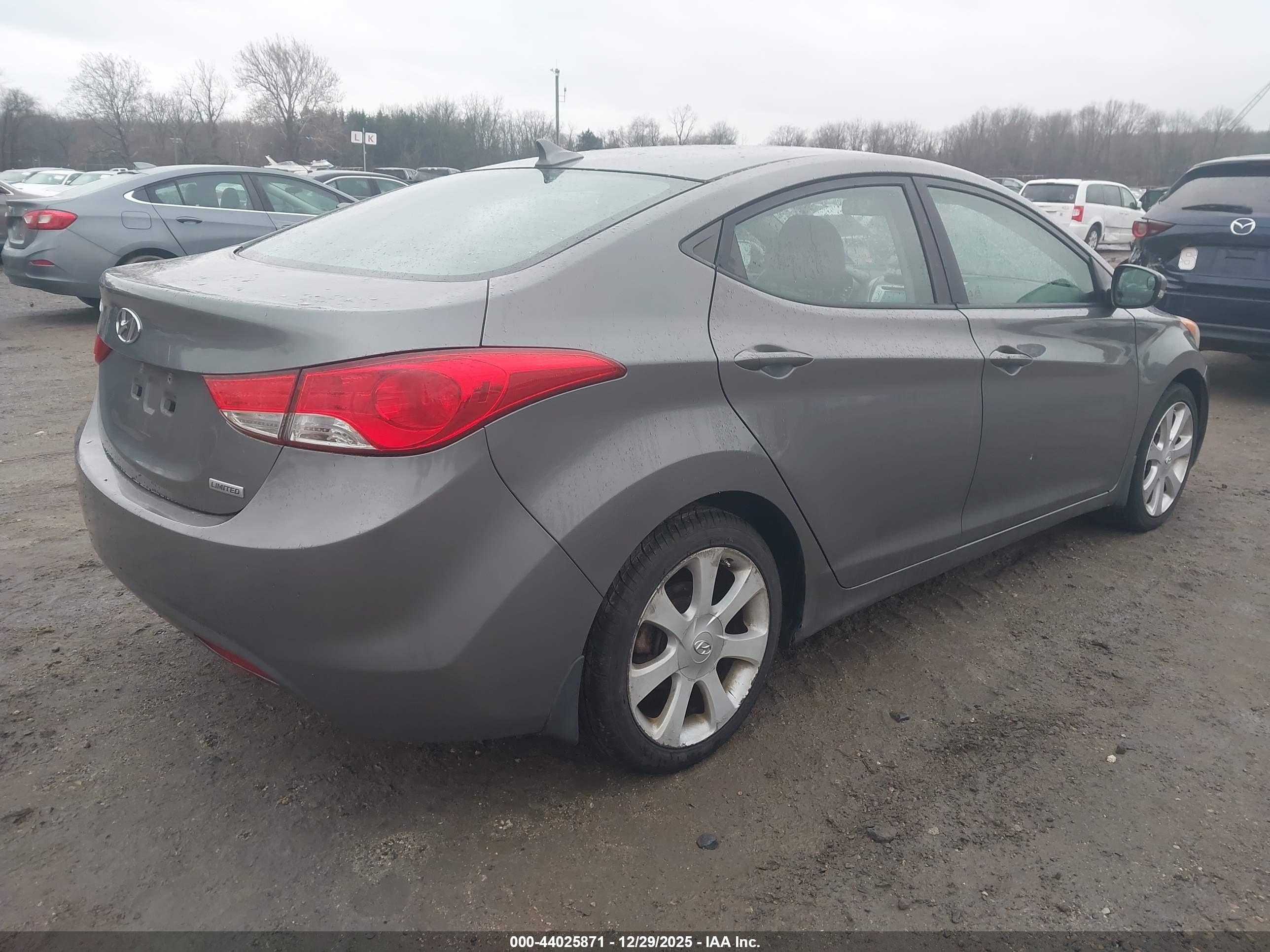 HYUNDAI ELANTRA image 4
