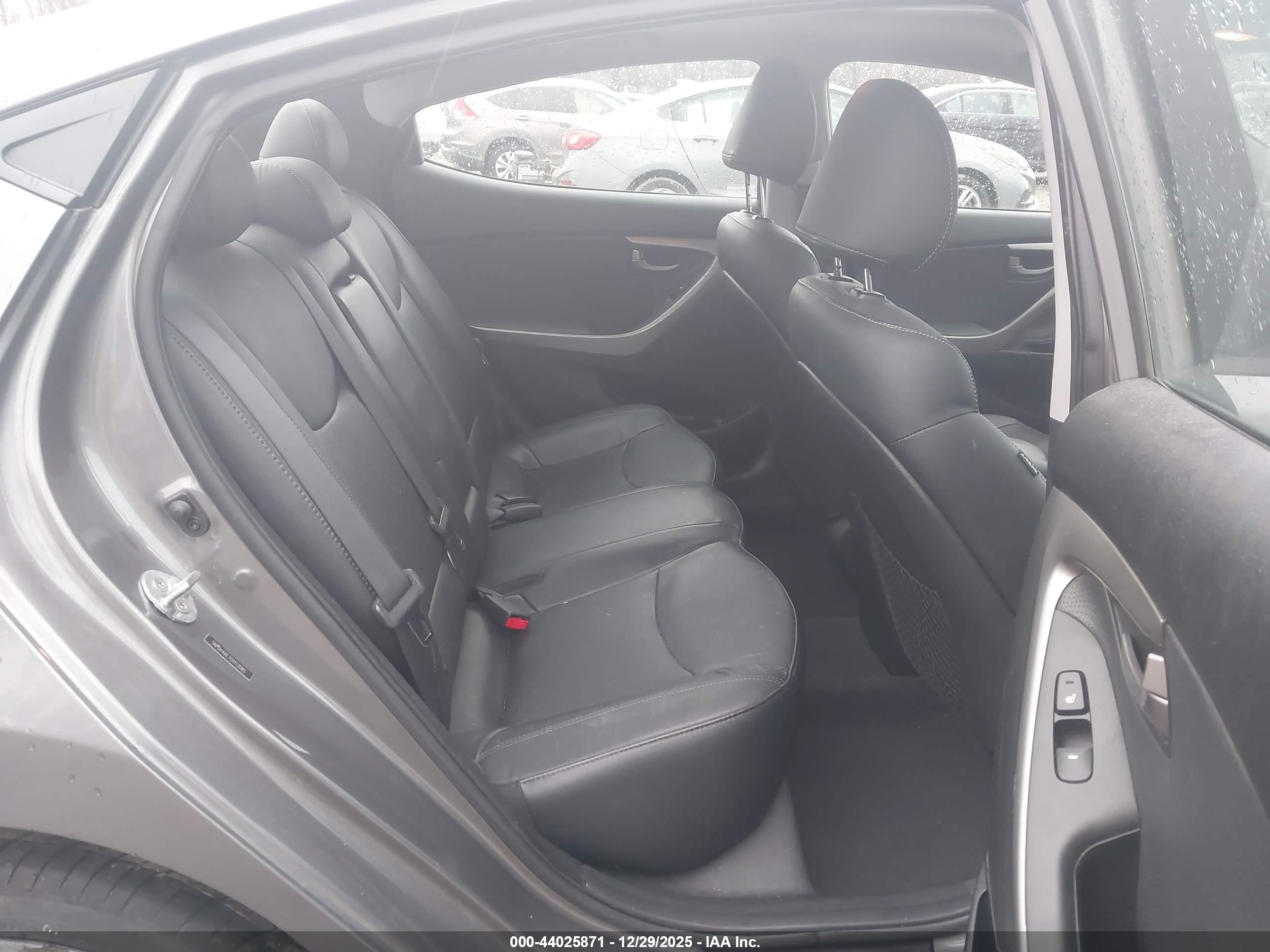 HYUNDAI ELANTRA image 8