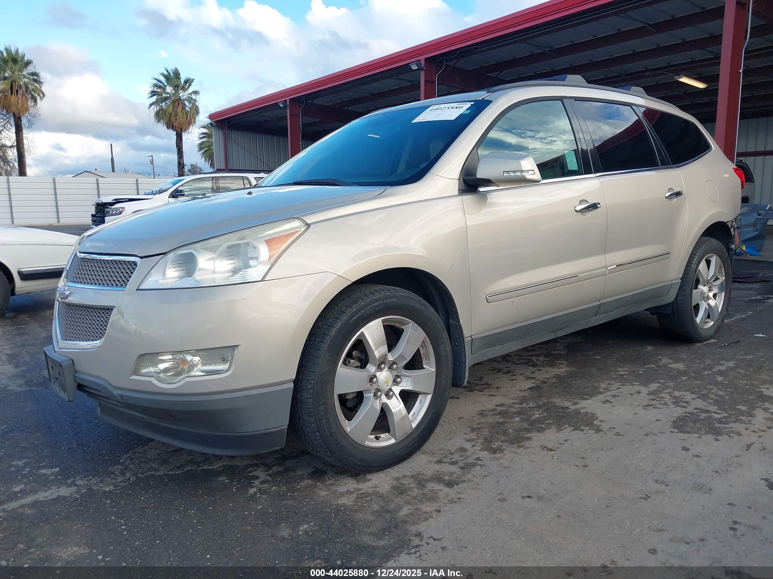 CHEVROLET TRAVERSE image 2