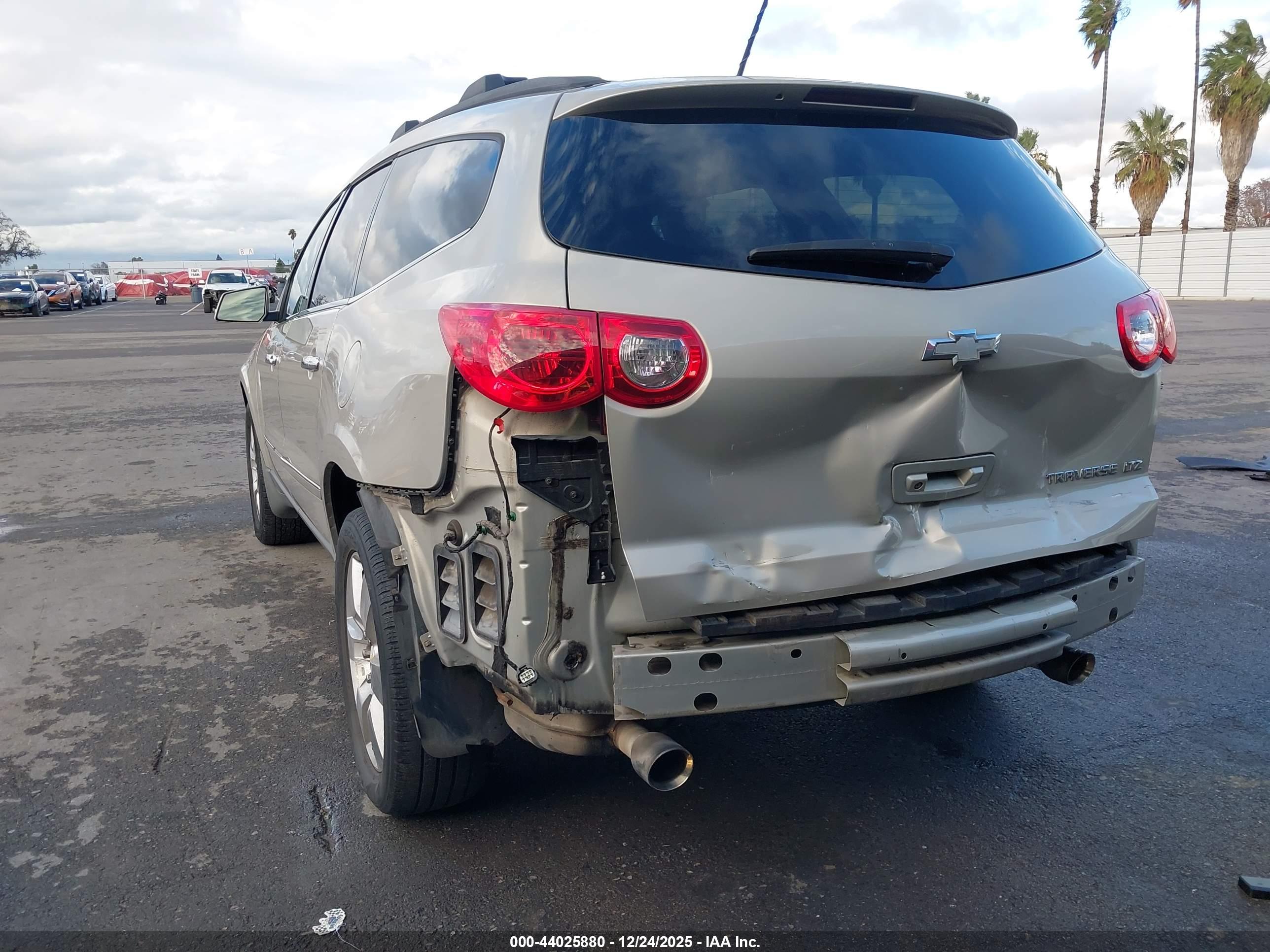 CHEVROLET TRAVERSE image 6