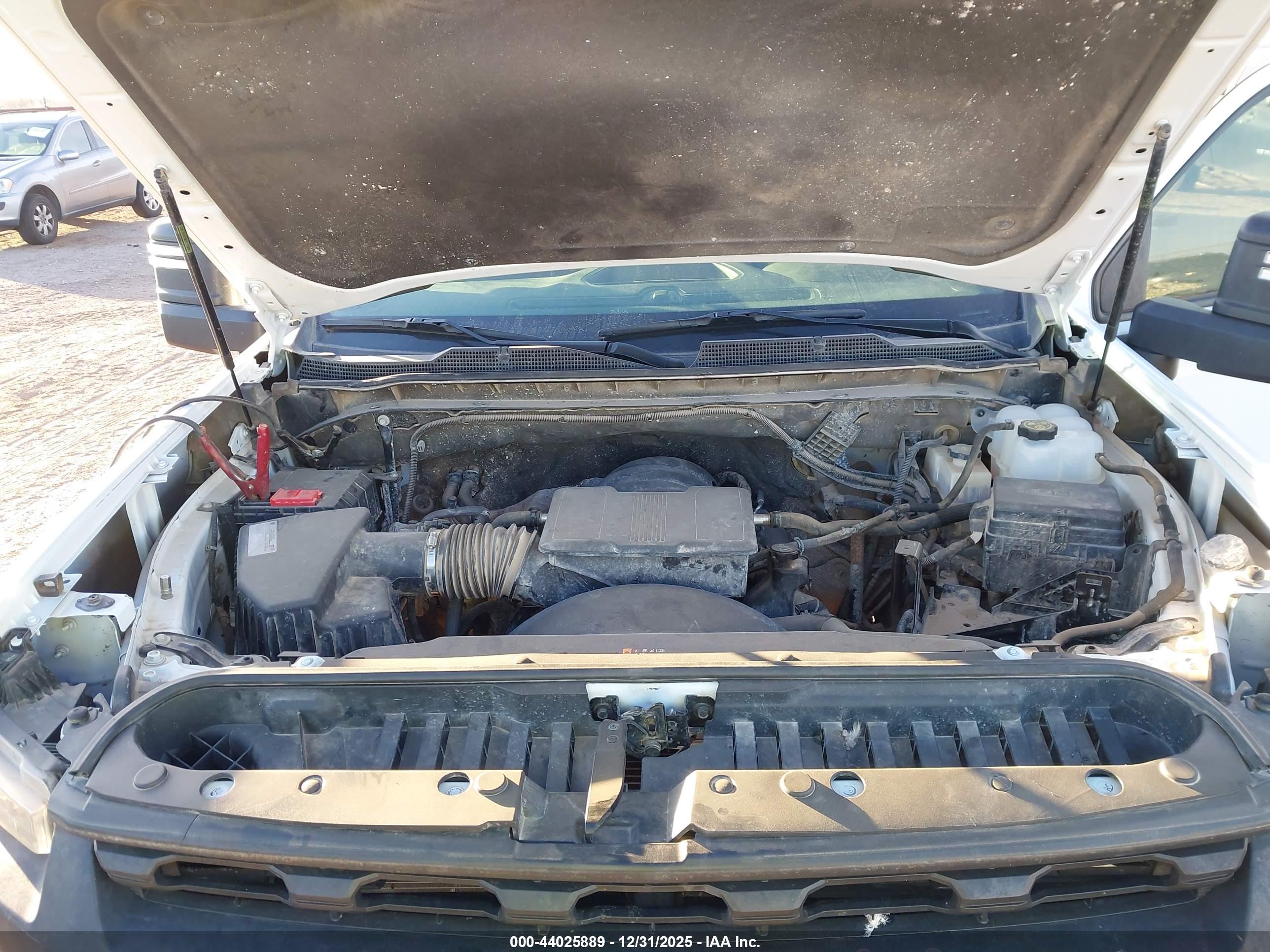 CHEVROLET SILVERADO image 10