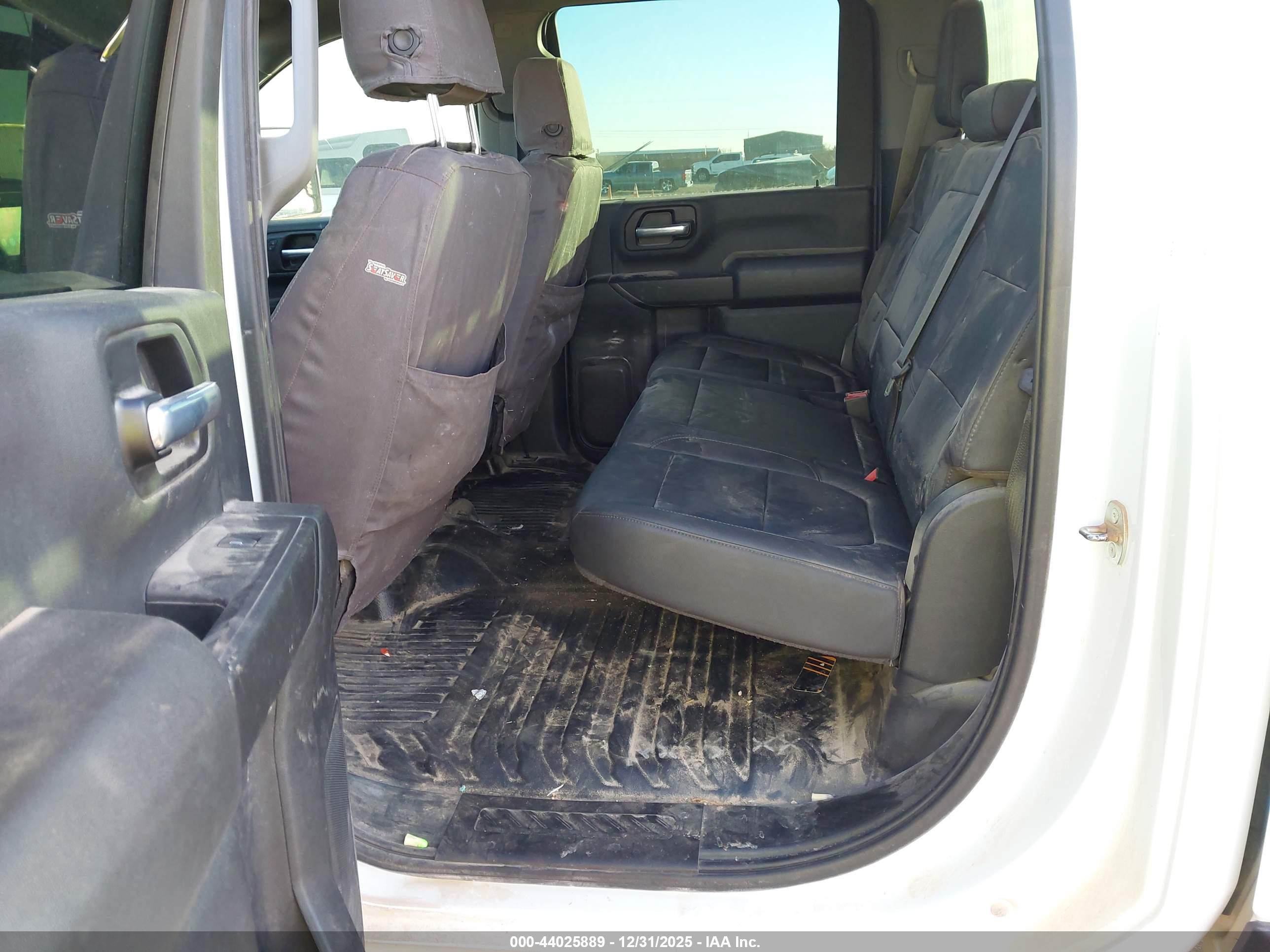 CHEVROLET SILVERADO image 8