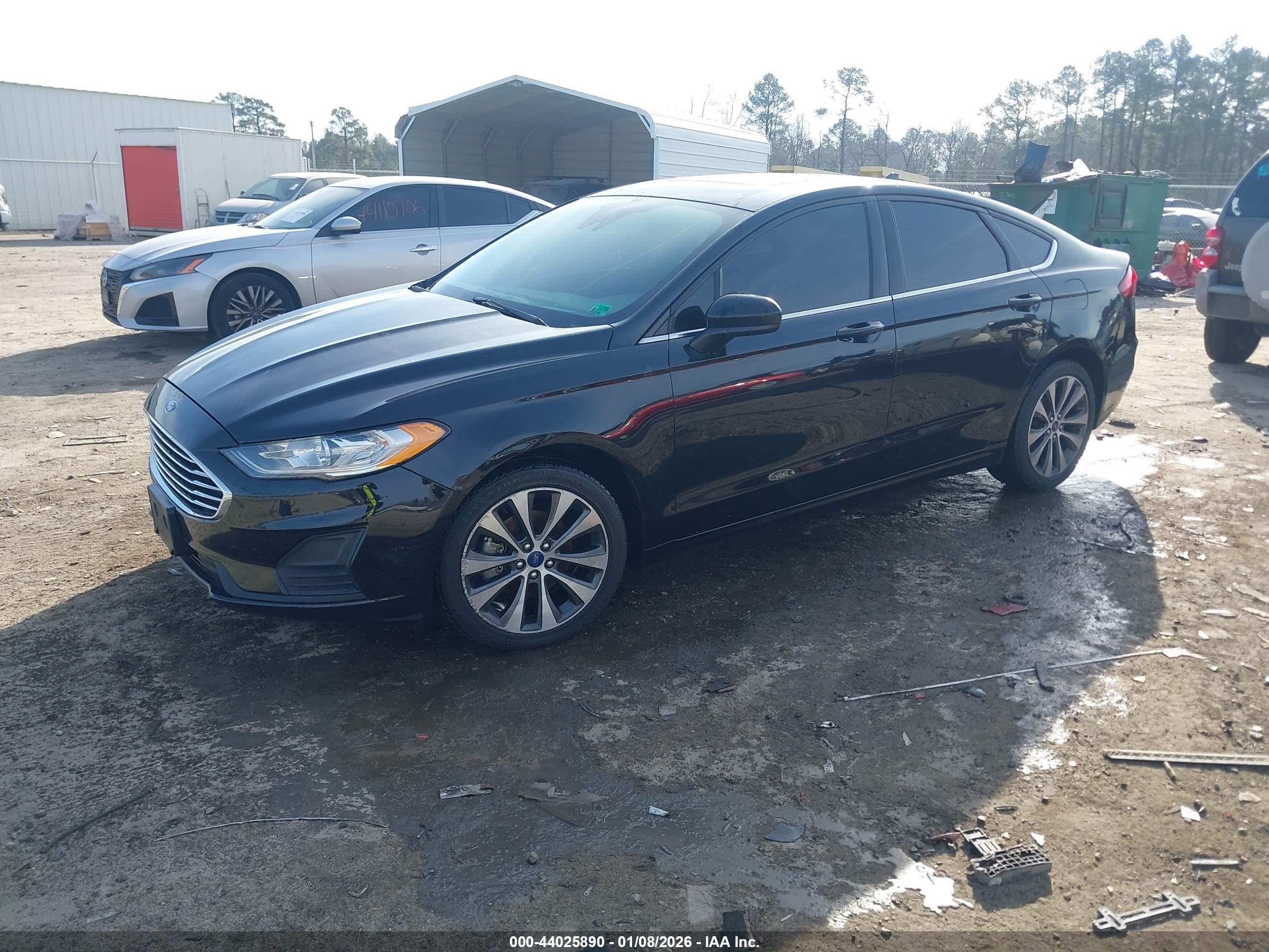 FORD FUSION image 2