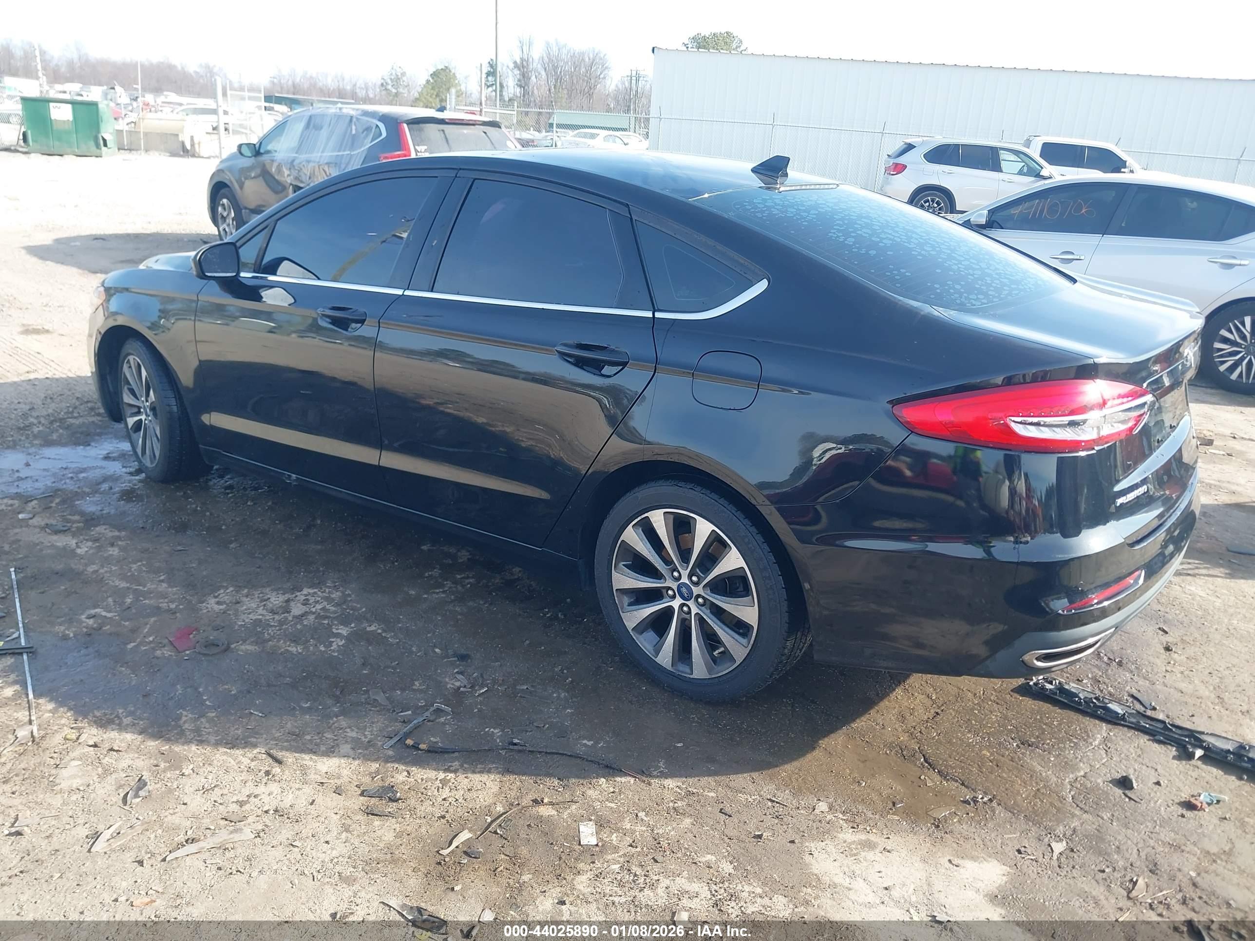 FORD FUSION image 3