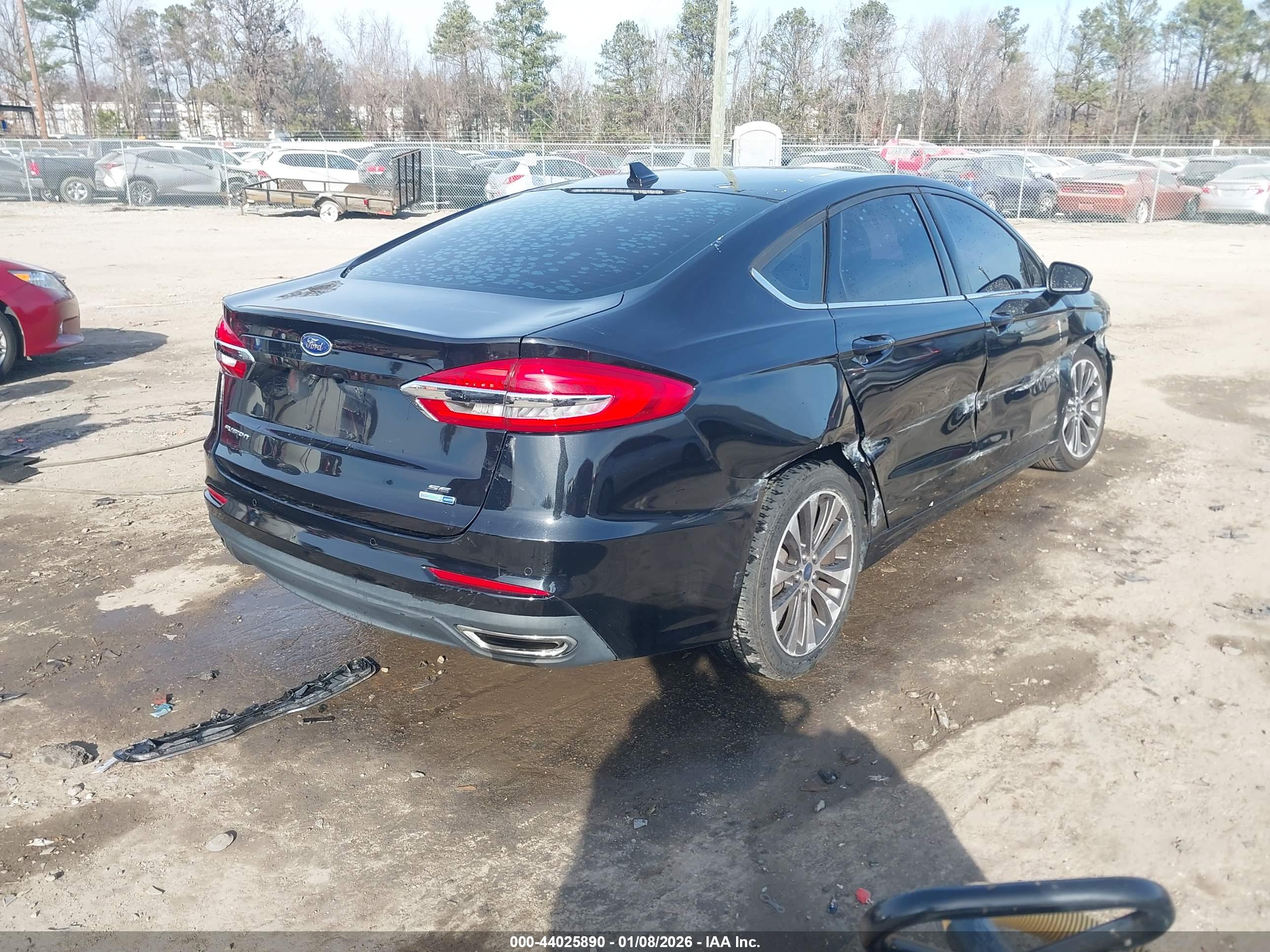 FORD FUSION image 4