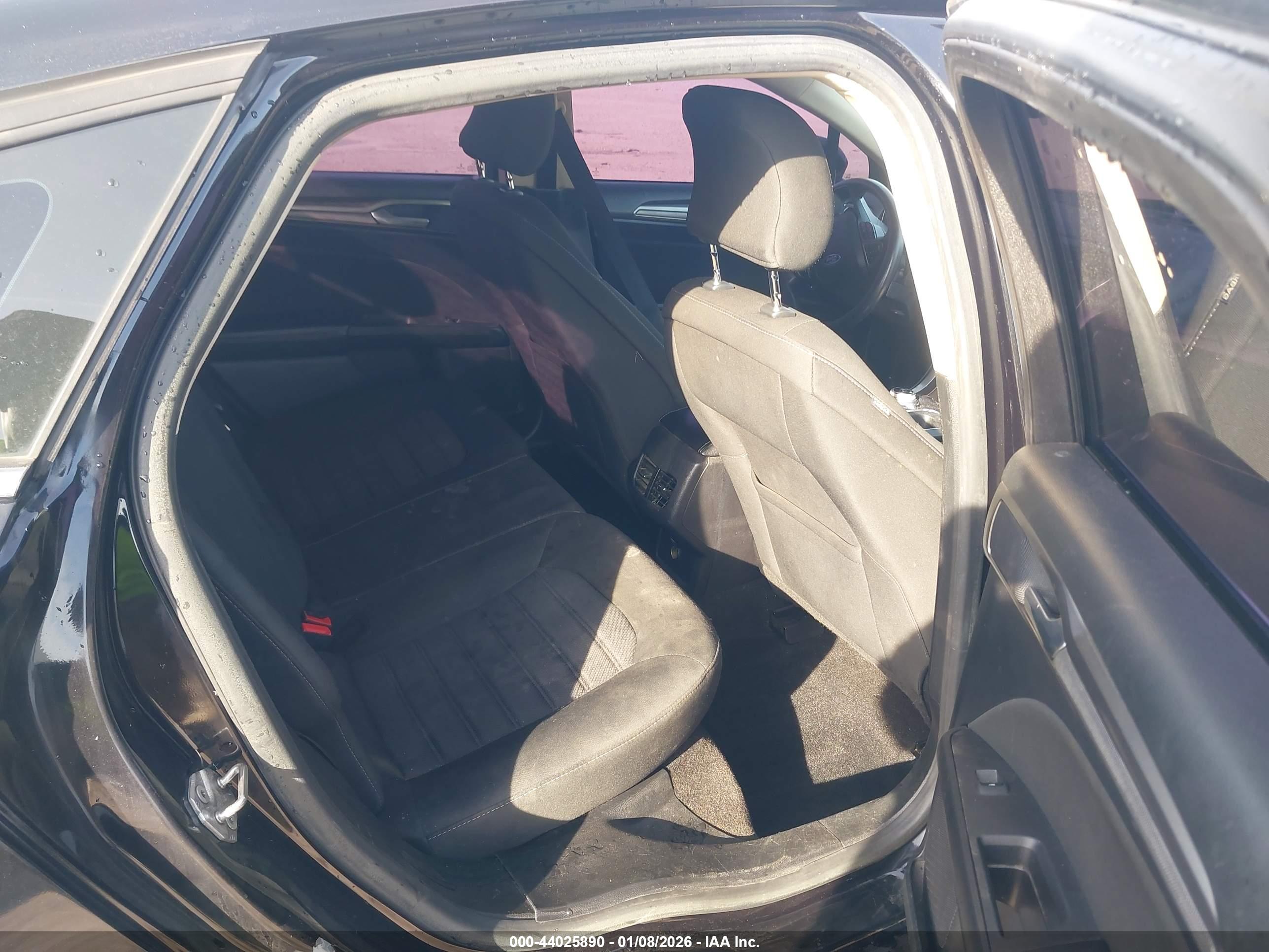 FORD FUSION image 8