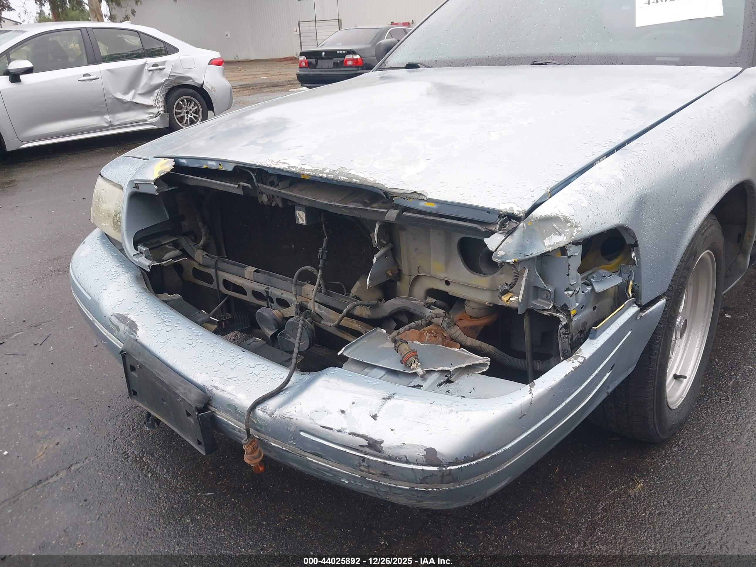 FORD CROWN image 6