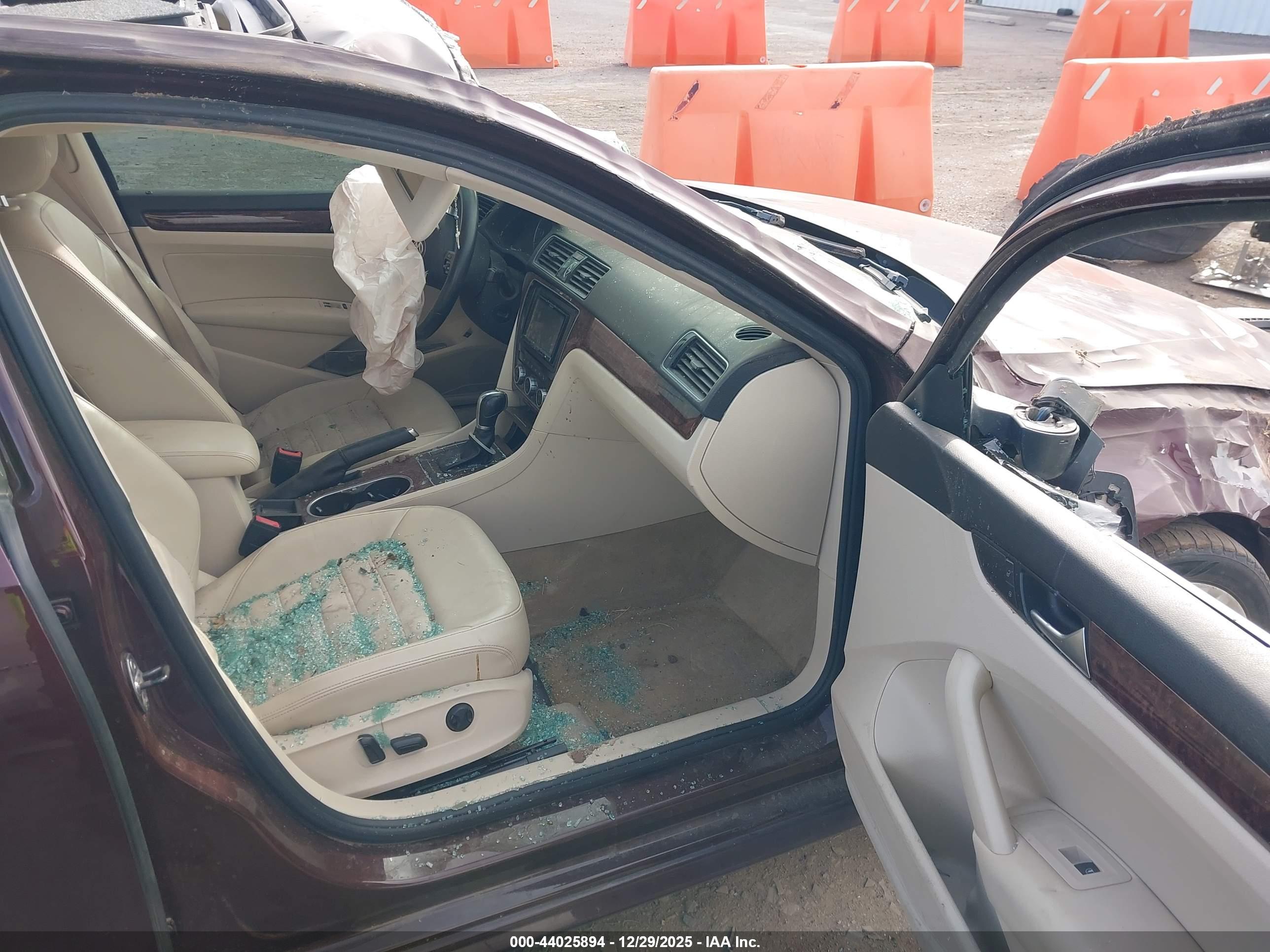 VOLKSWAGEN PASSAT image 5