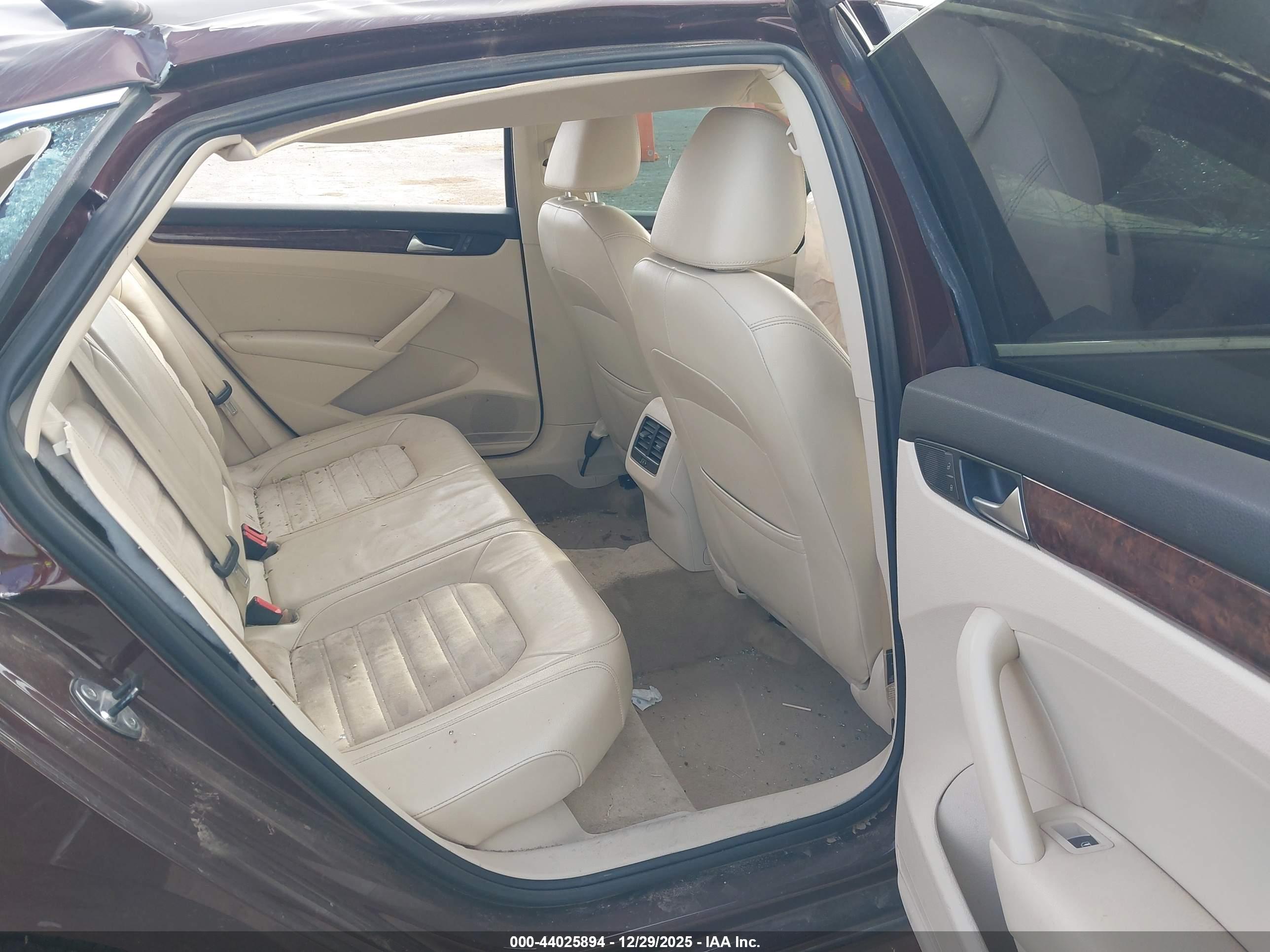 VOLKSWAGEN PASSAT image 8