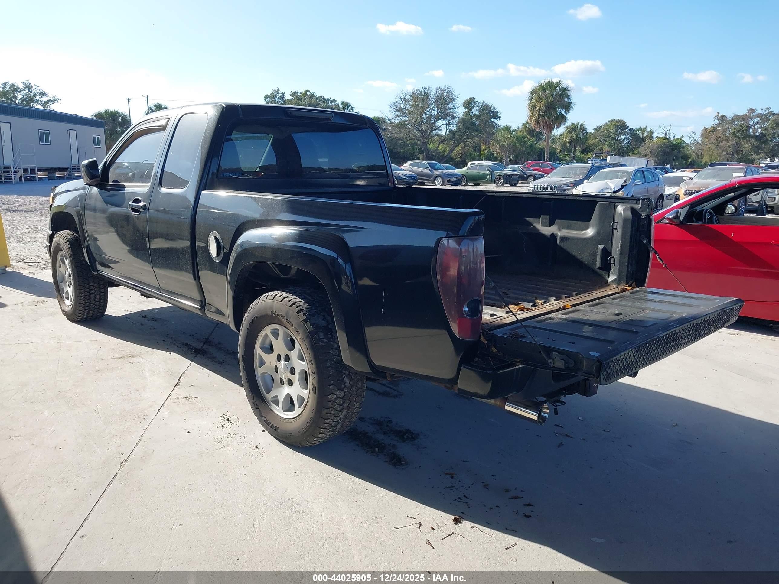 CHEVROLET COLORADO image 3