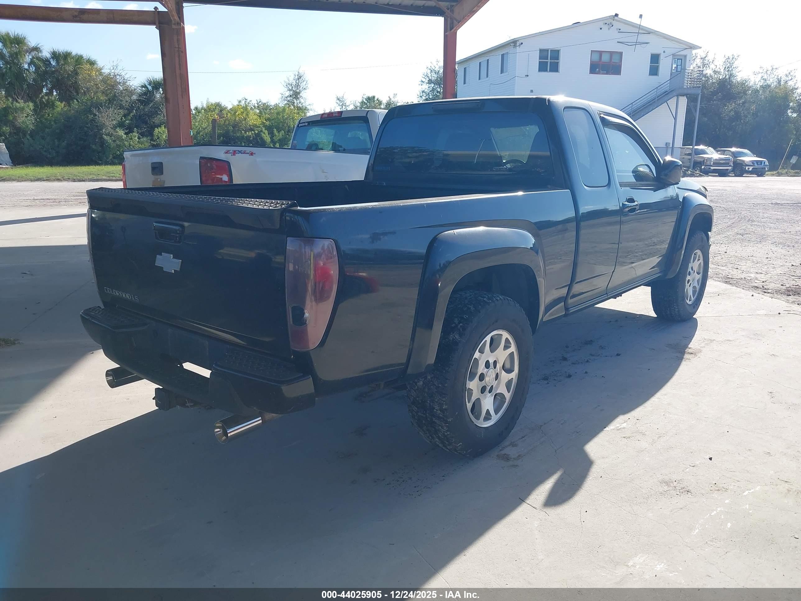 CHEVROLET COLORADO image 4