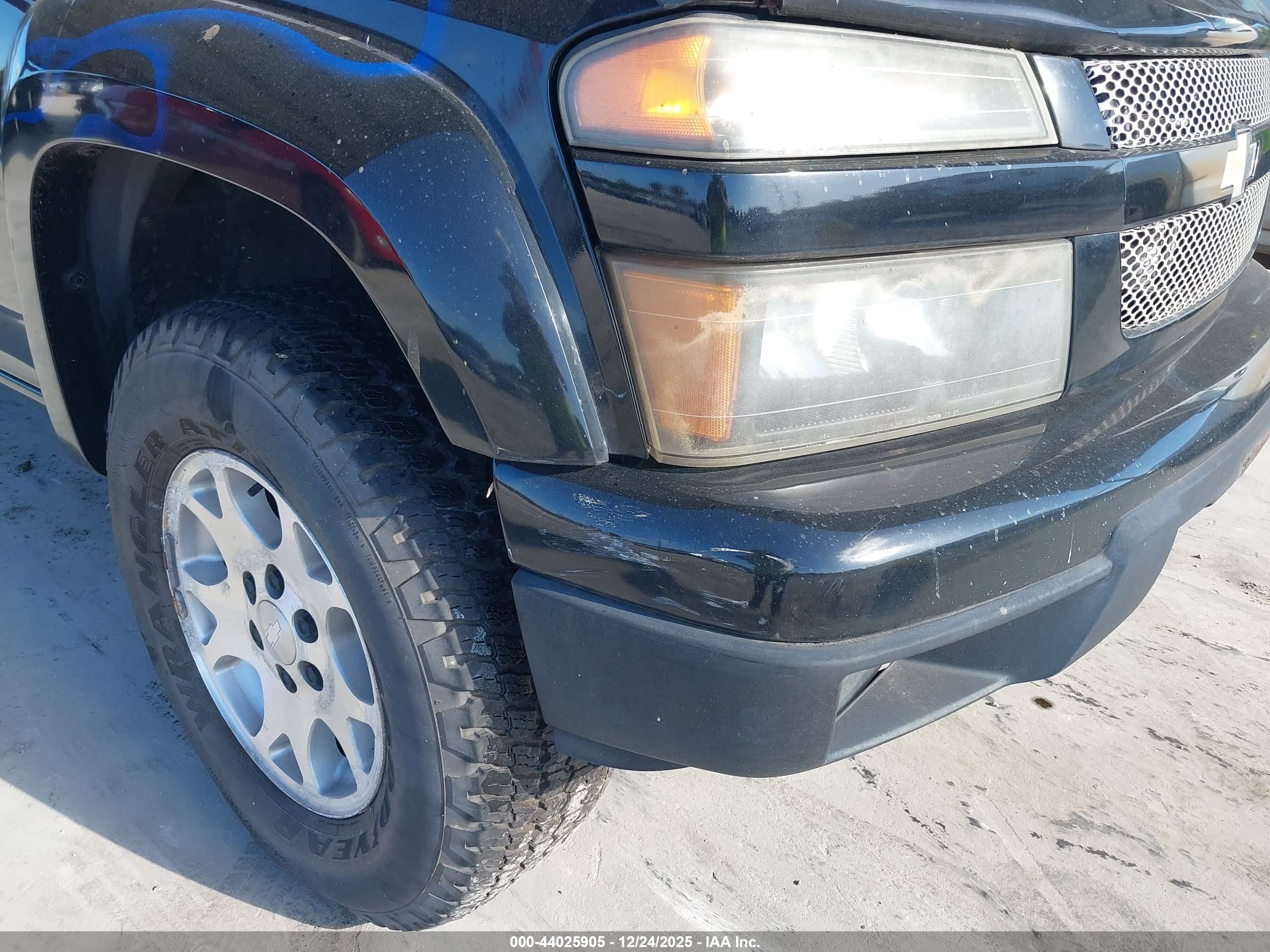 CHEVROLET COLORADO image 6
