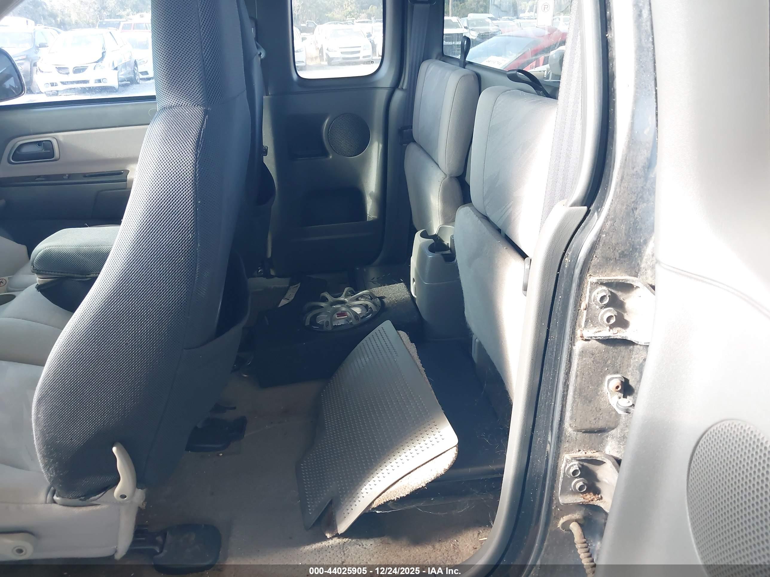 CHEVROLET COLORADO image 8