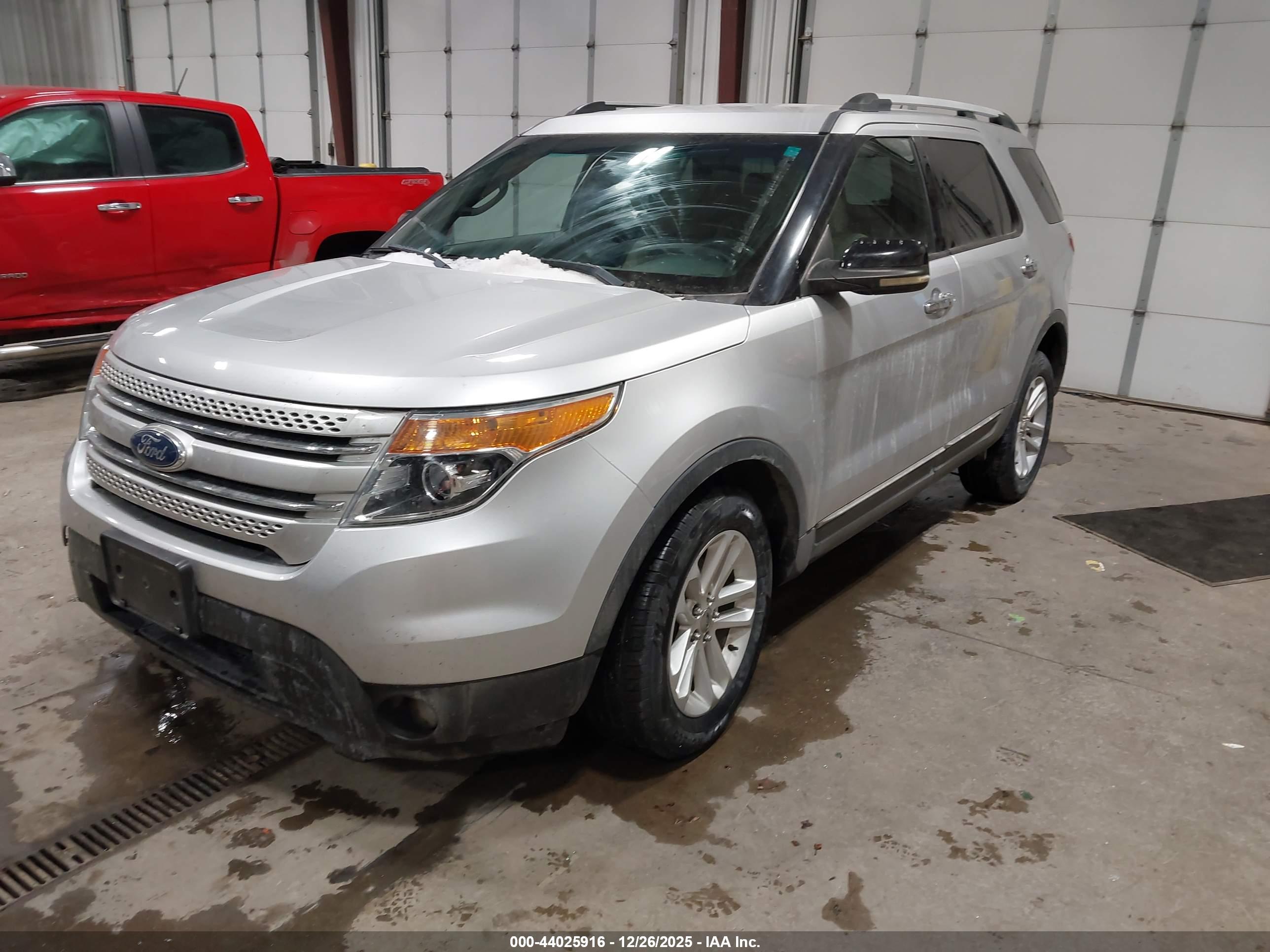 FORD EXPLORER image 2