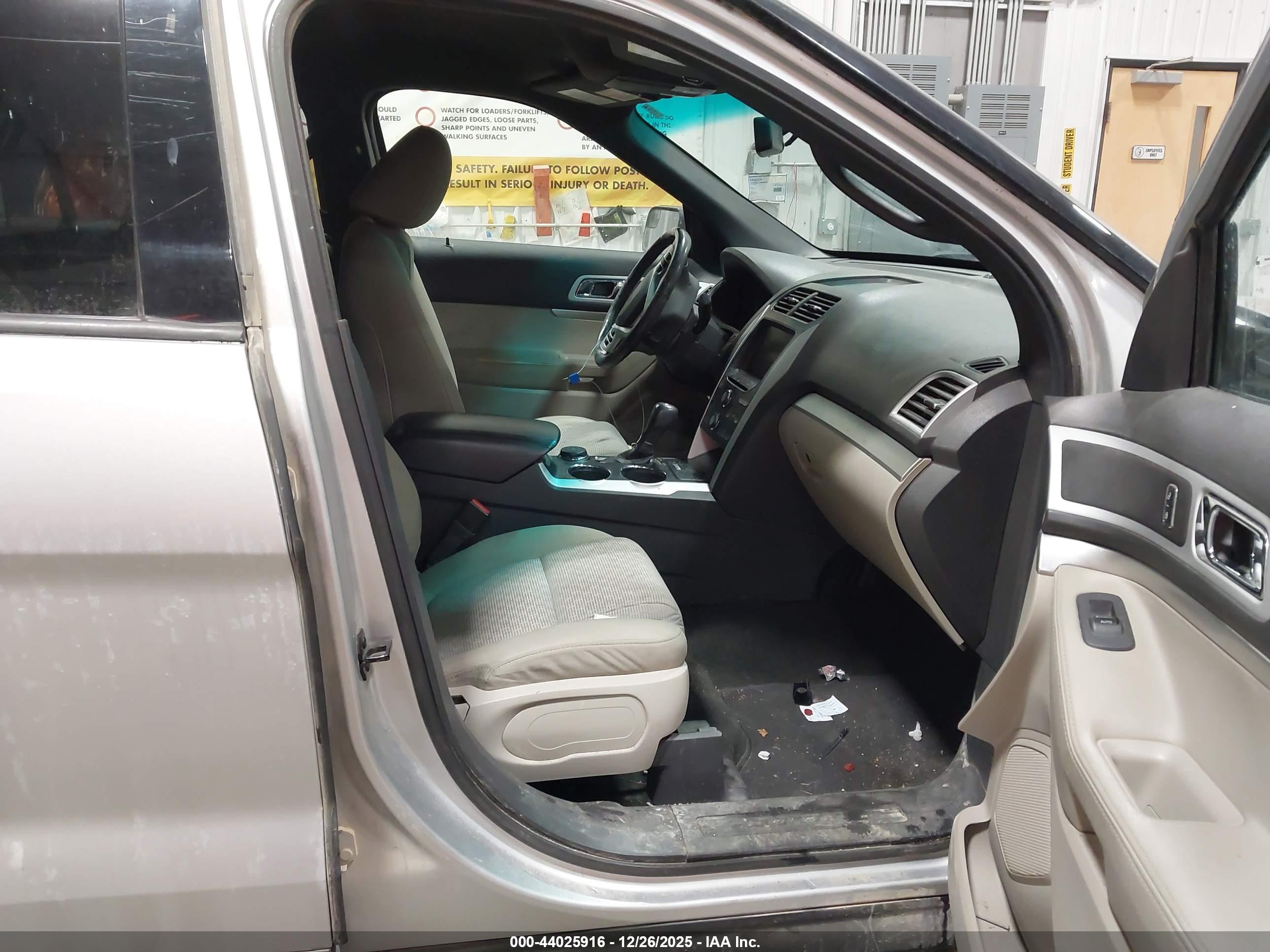 FORD EXPLORER image 5