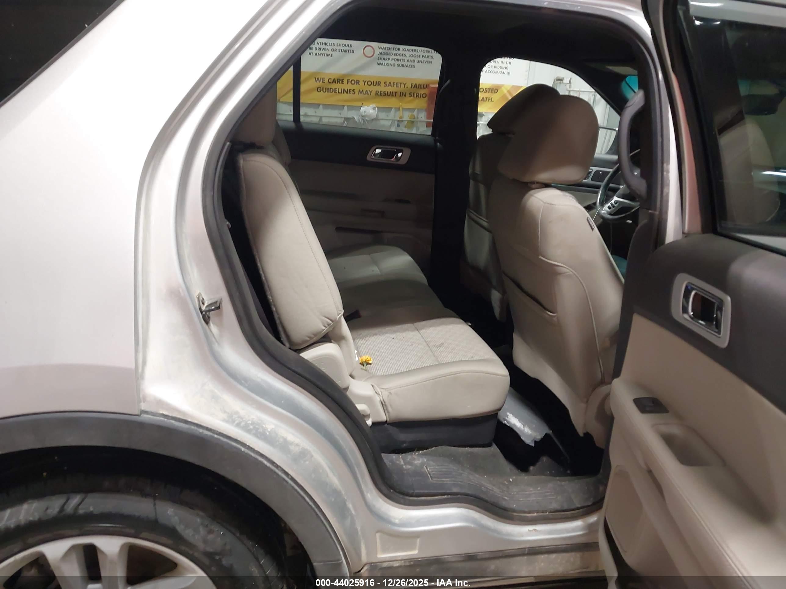 FORD EXPLORER image 8