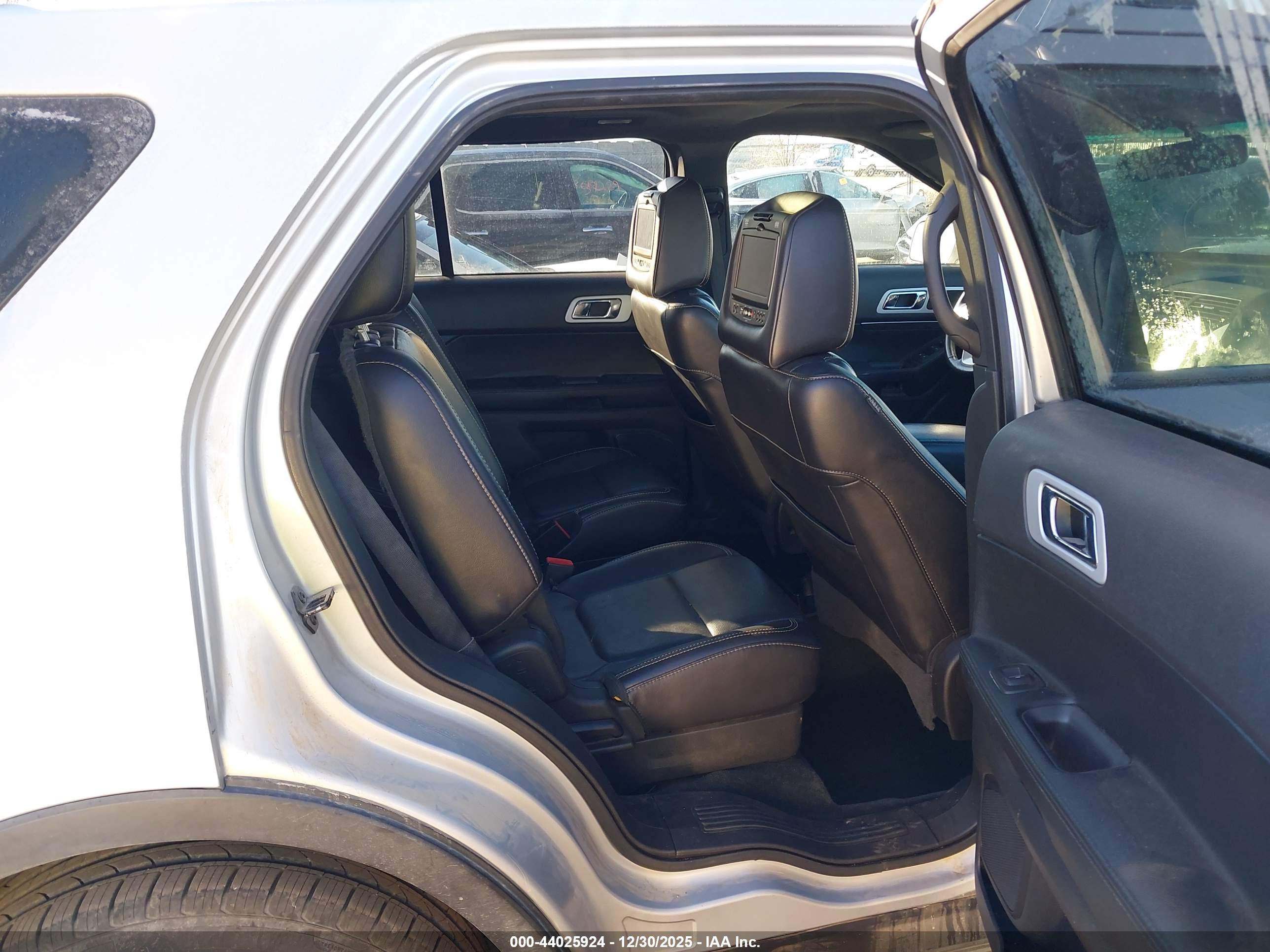 FORD EXPLORER image 8
